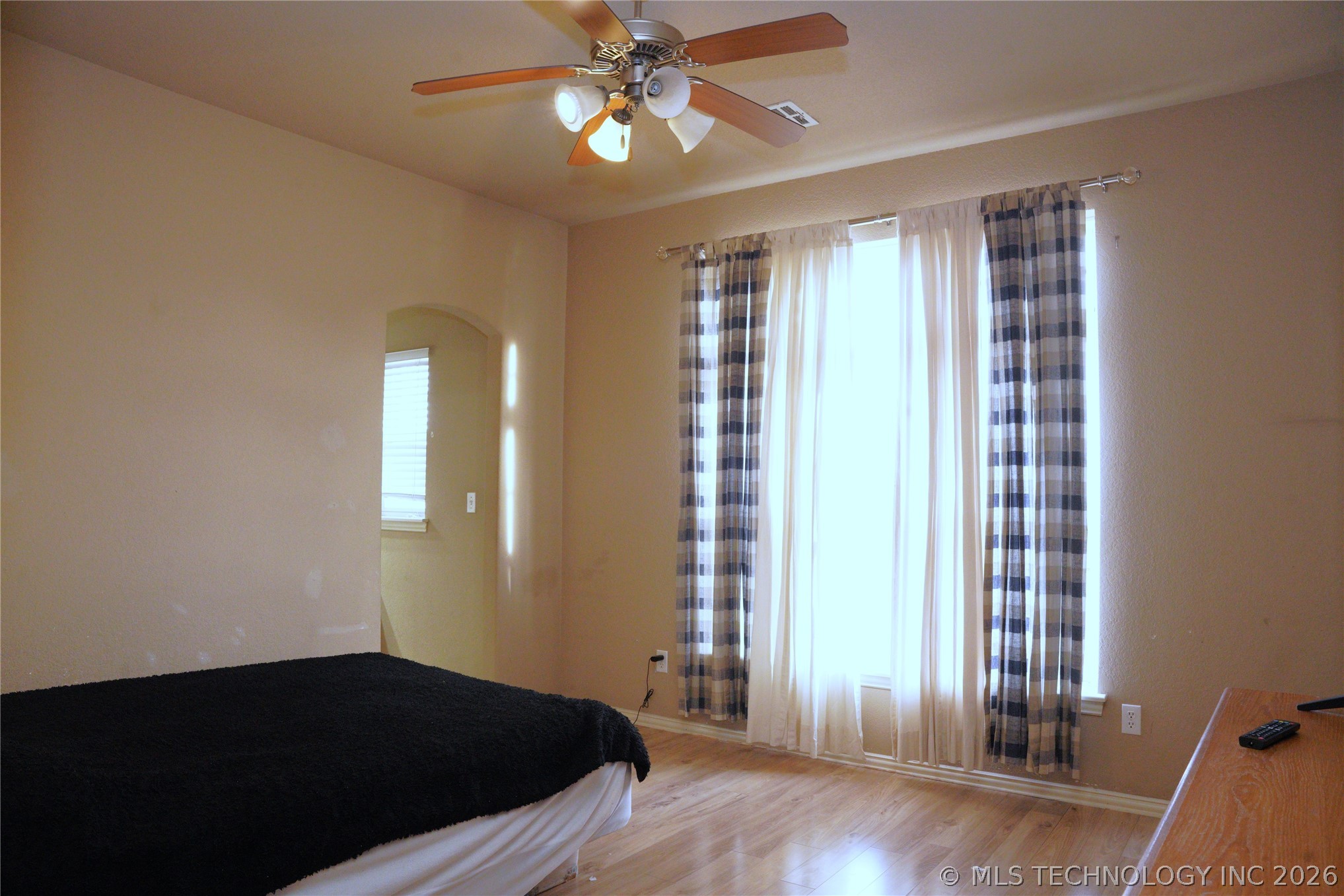 2312 E Queens Street Property Photo 28