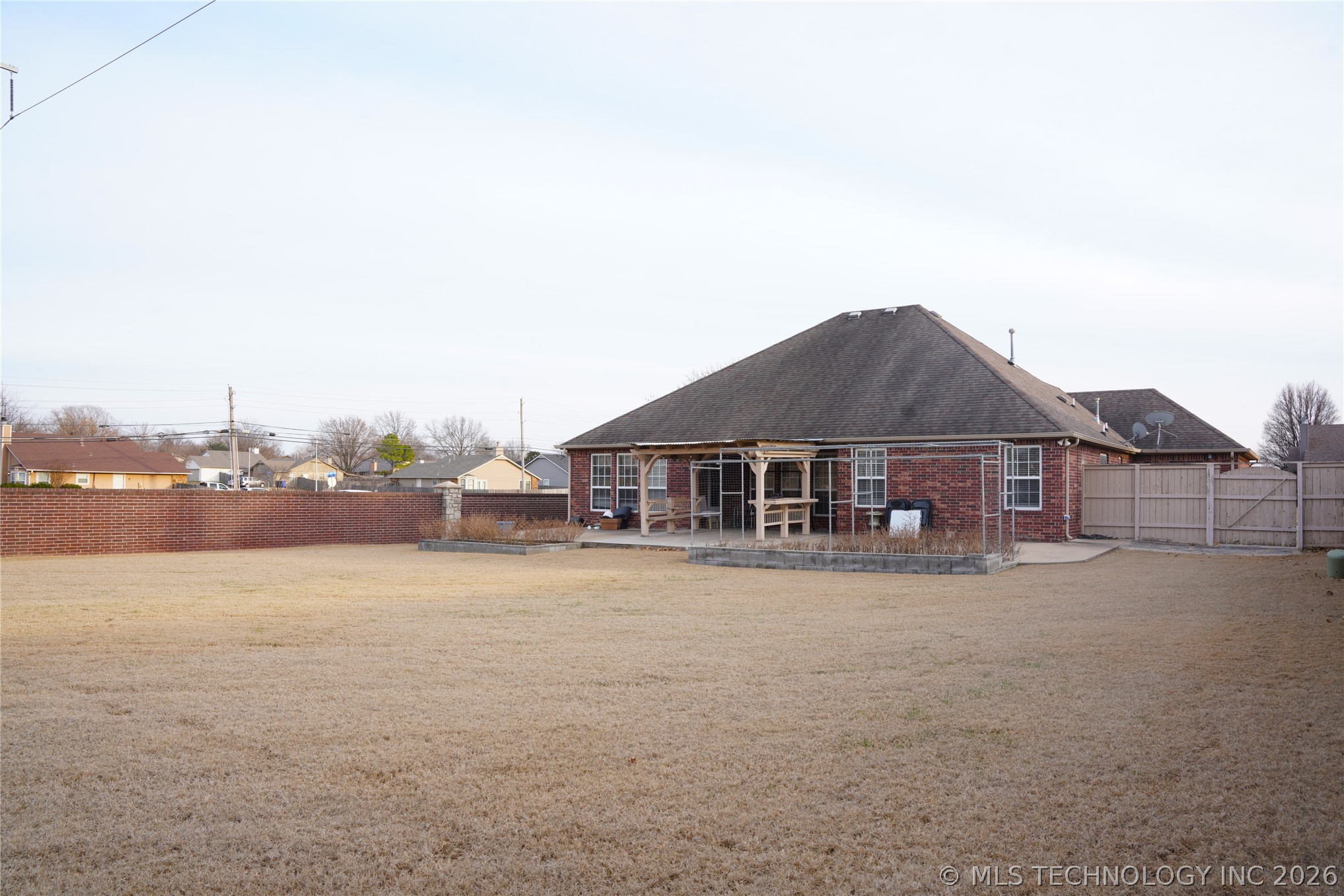 2312 E Queens Street Property Photo 31