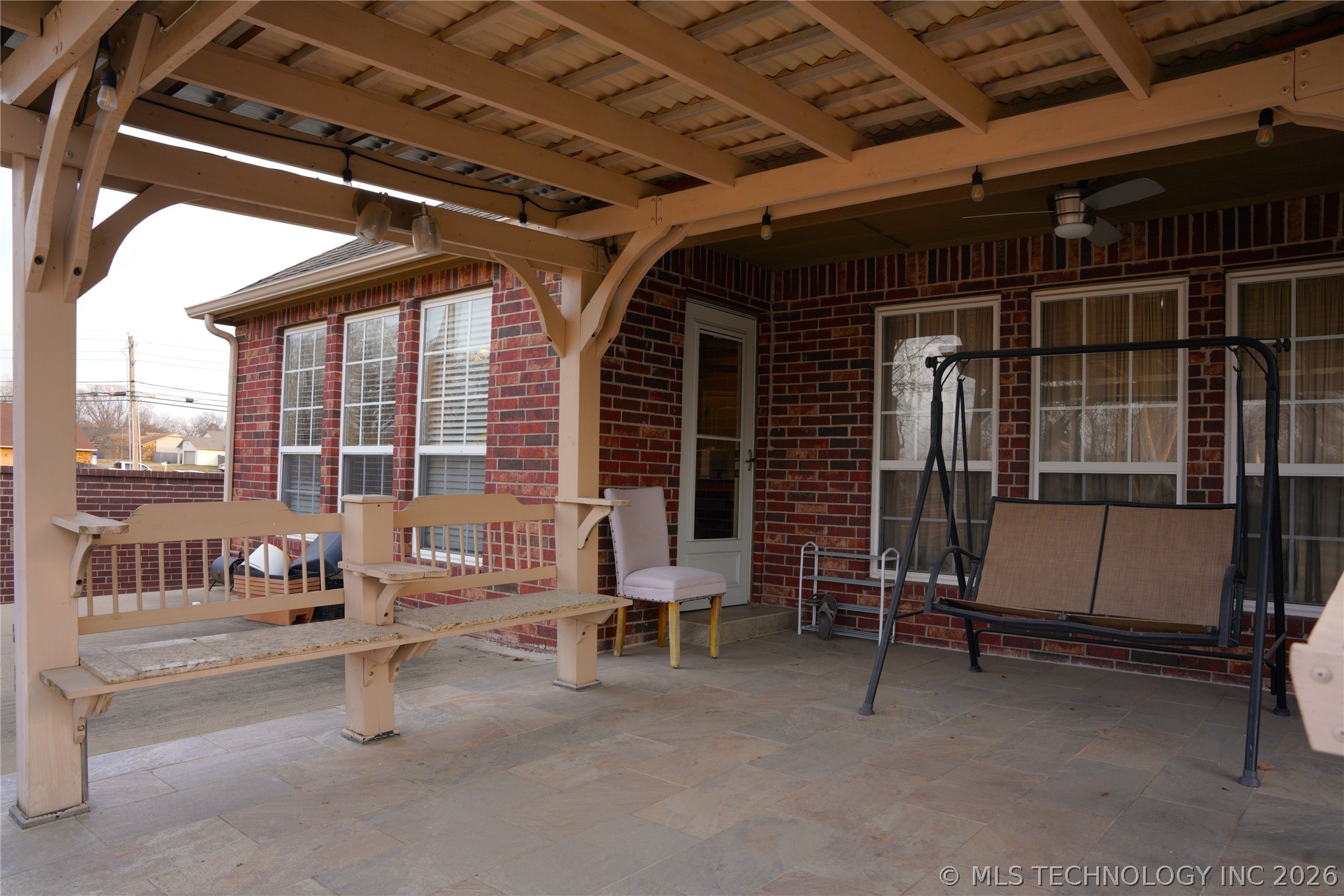 2312 E Queens Street Property Photo 33