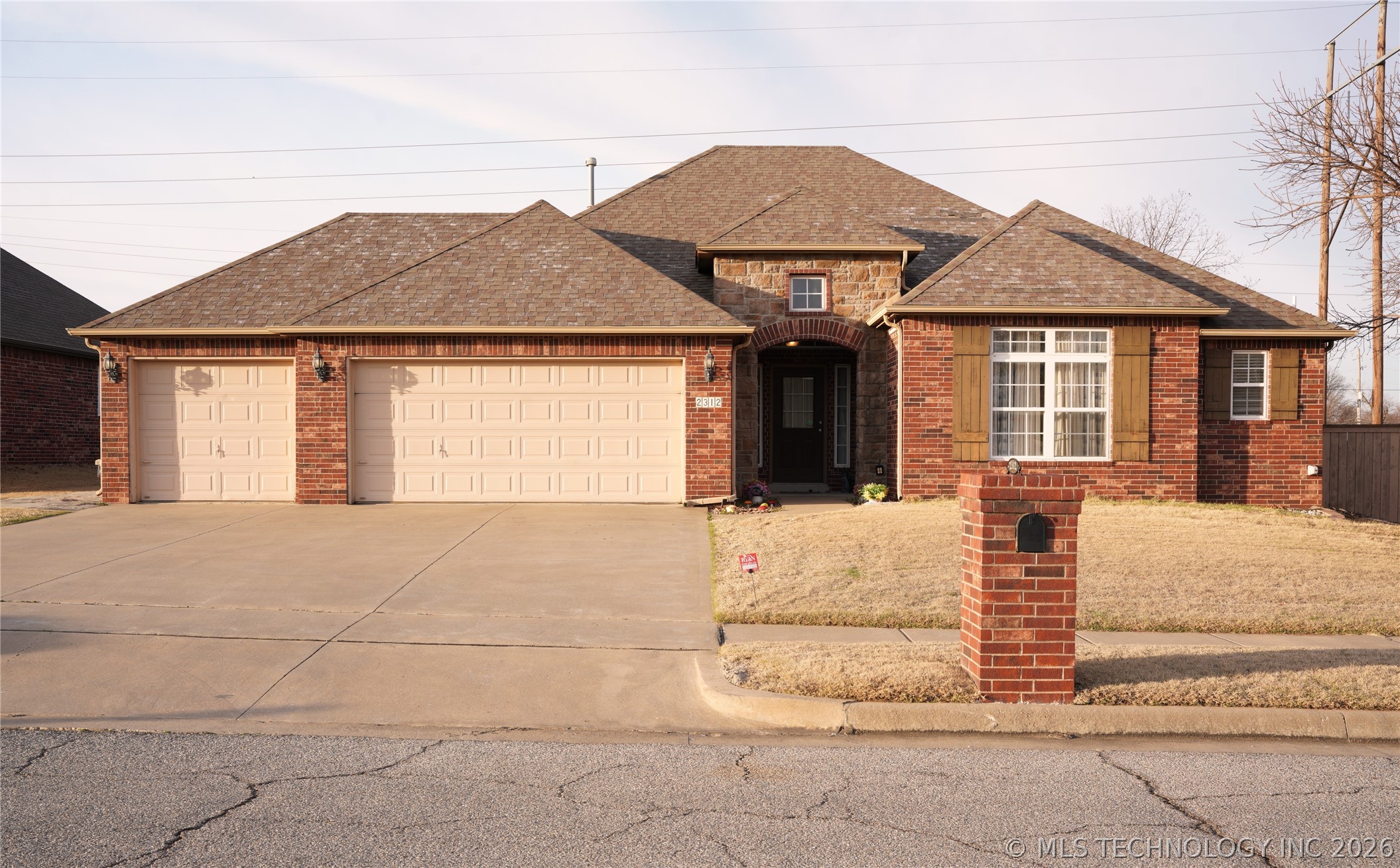 2312 E Queens Street Property Photo 35