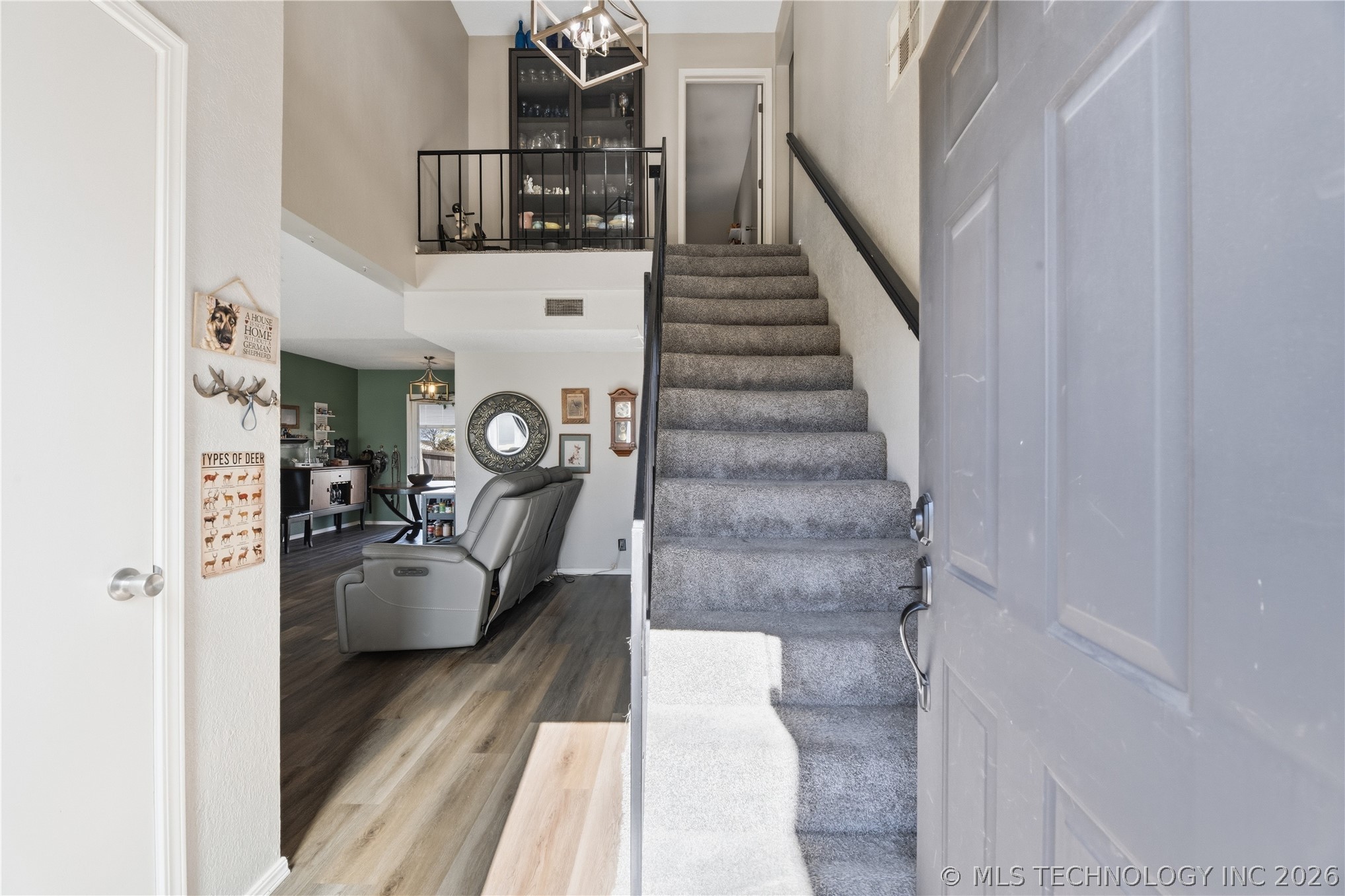 7209 S Peach Avenue Property Photo 3