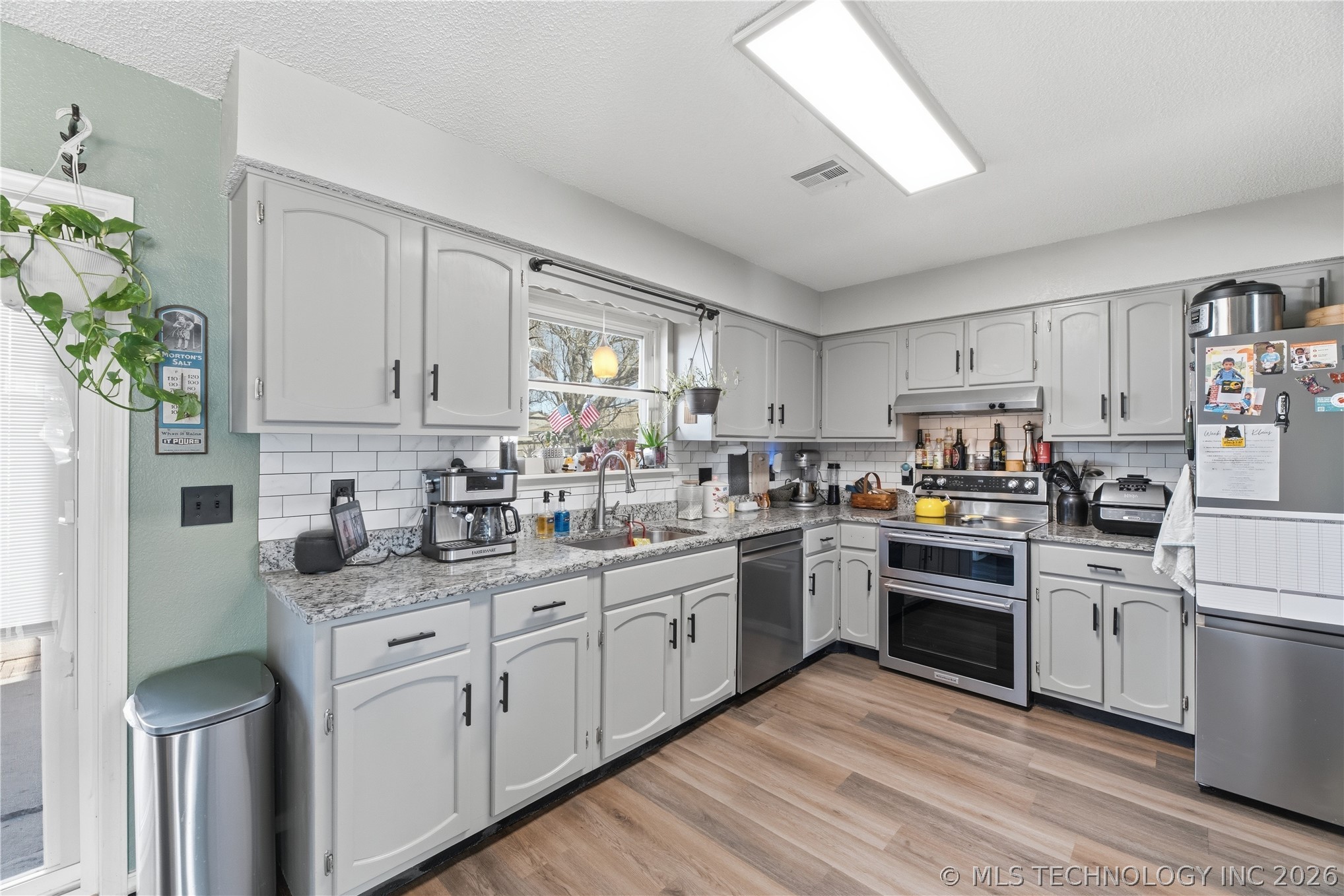 7209 S Peach Avenue Property Photo 10
