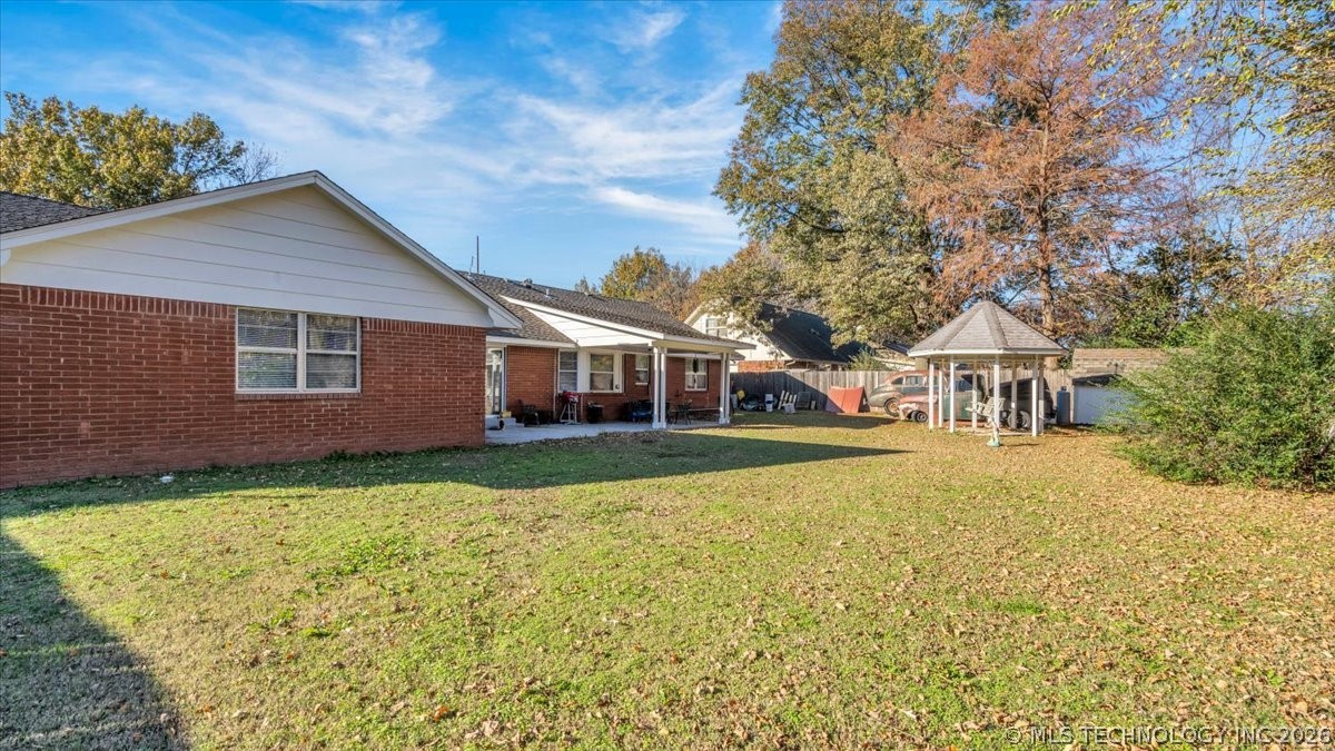 4009 S Maple Avenue Property Photo 3