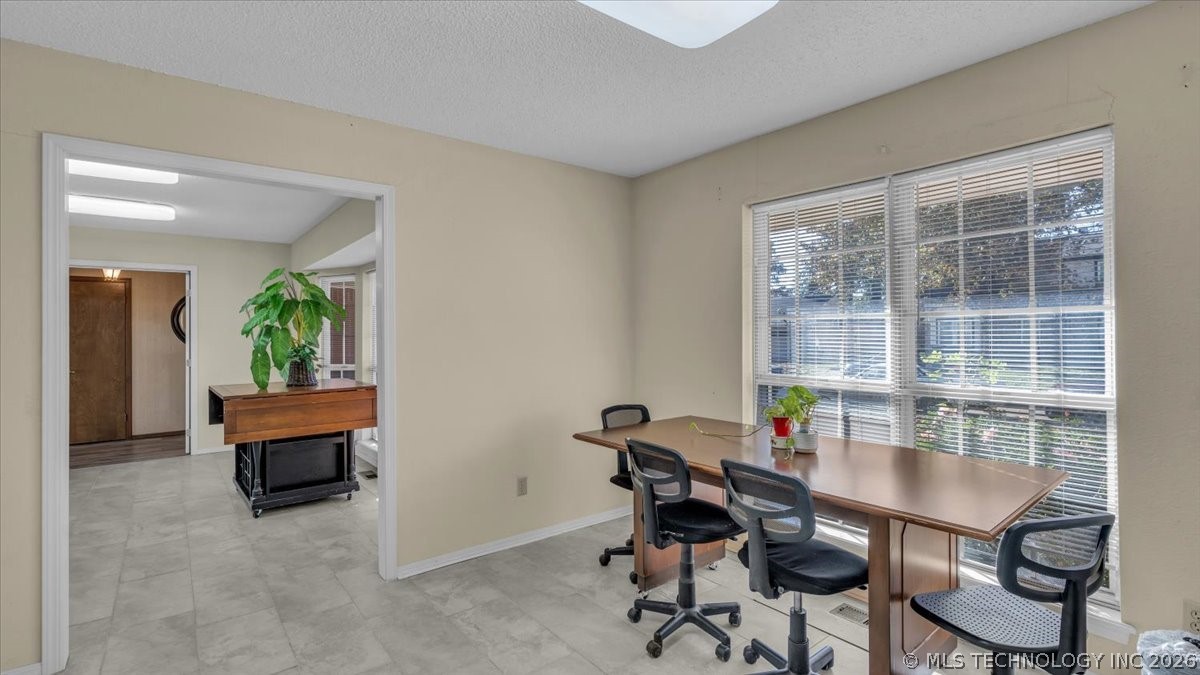 4009 S Maple Avenue Property Photo 13