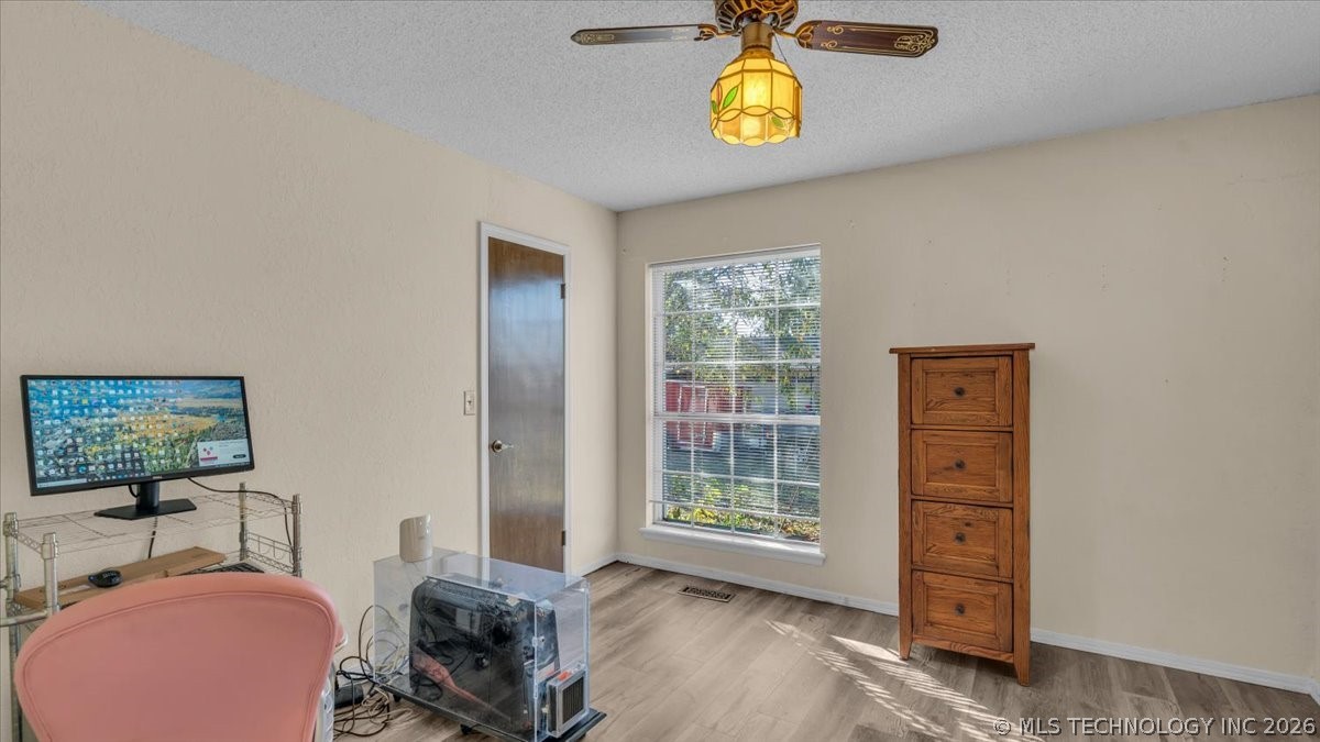 4009 S Maple Avenue Property Photo 26