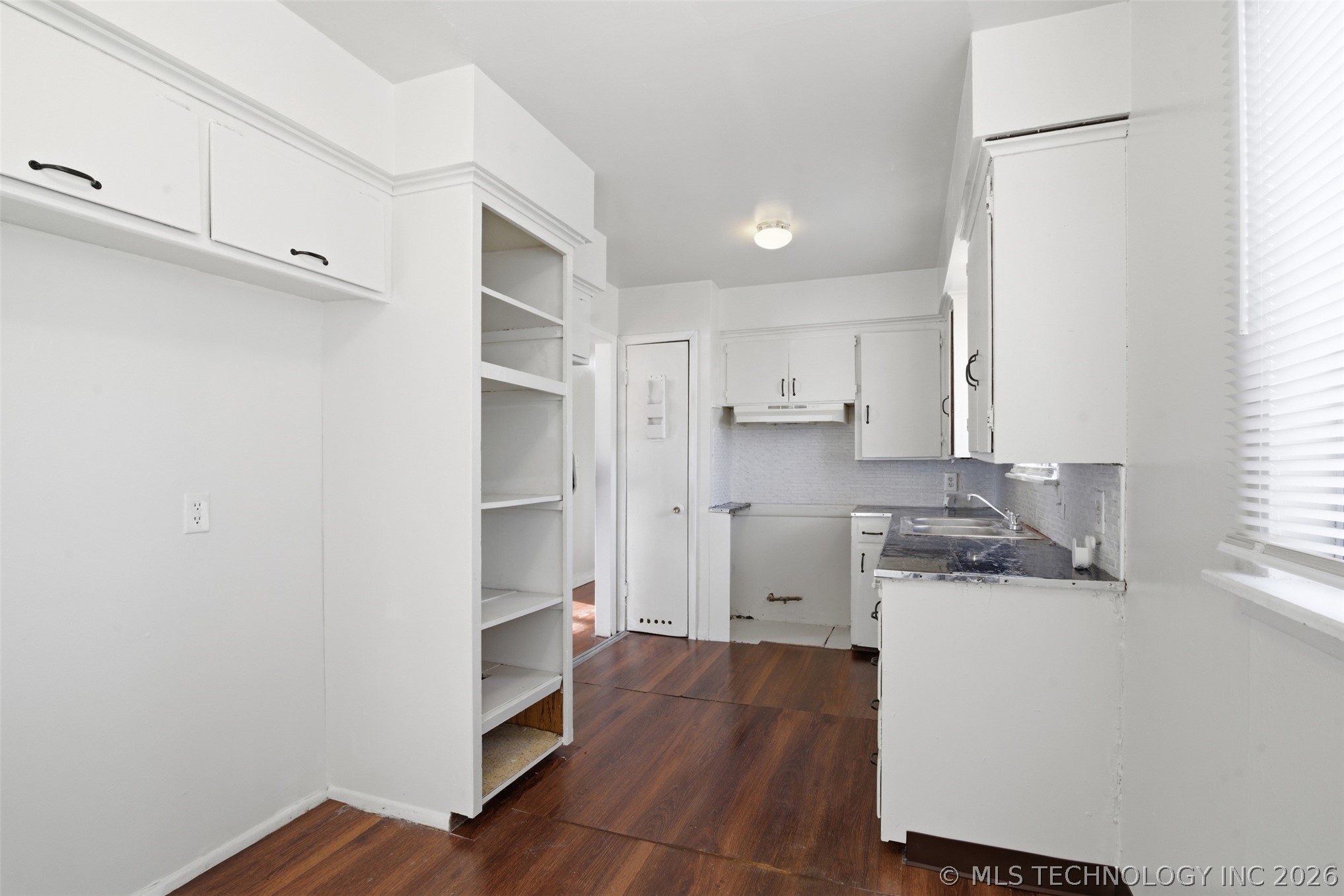 5234 N Kenosha Avenue Property Photo 11