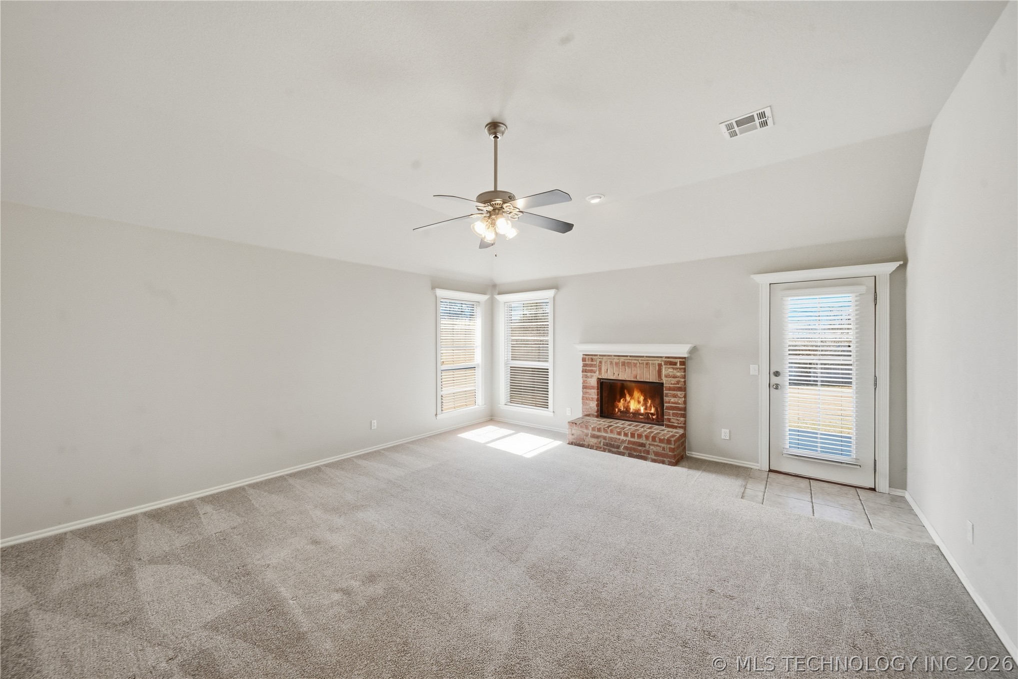 11602 S Mulberry Lane Property Photo 5