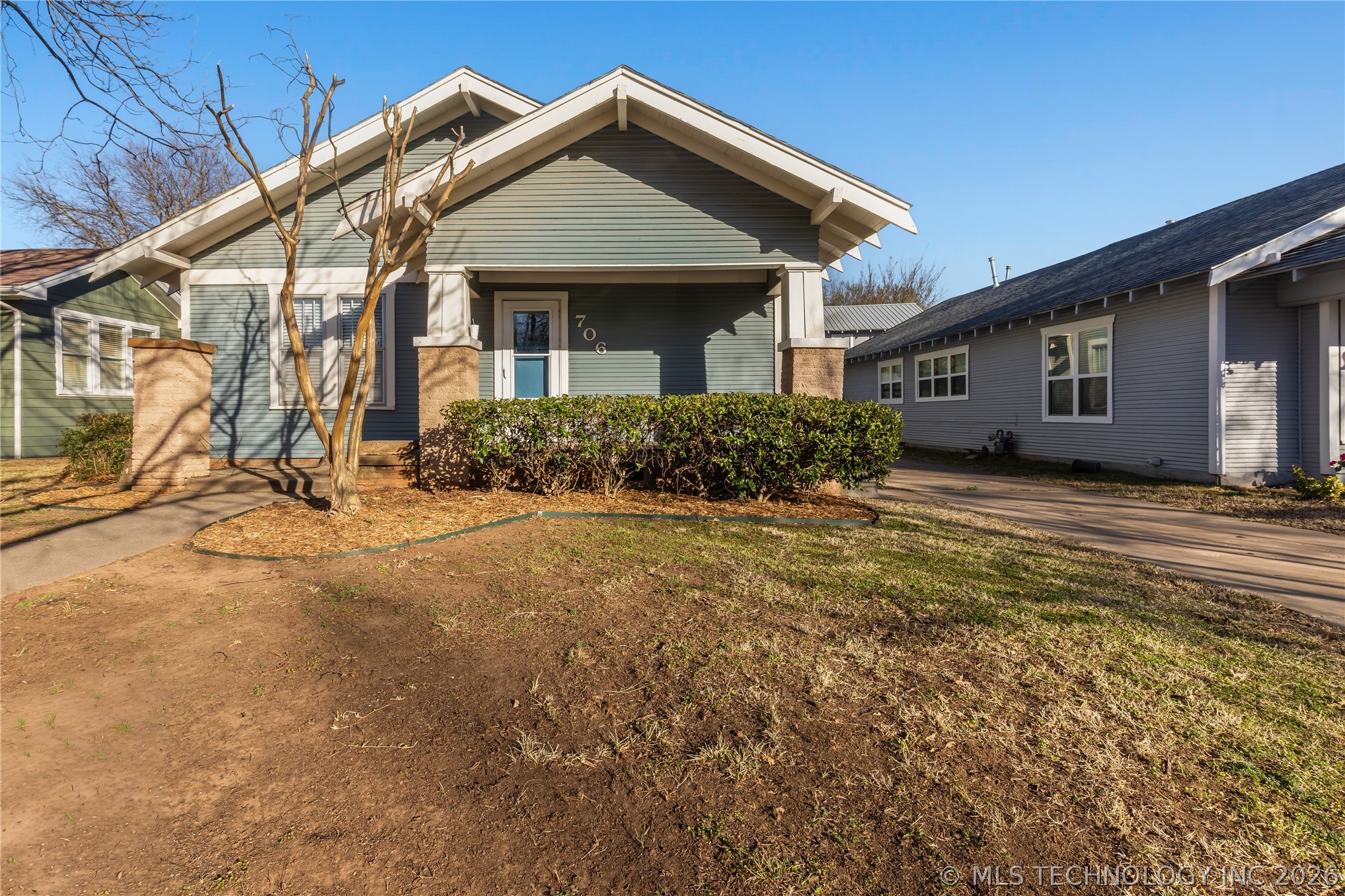 706 D NW Property Photo 1