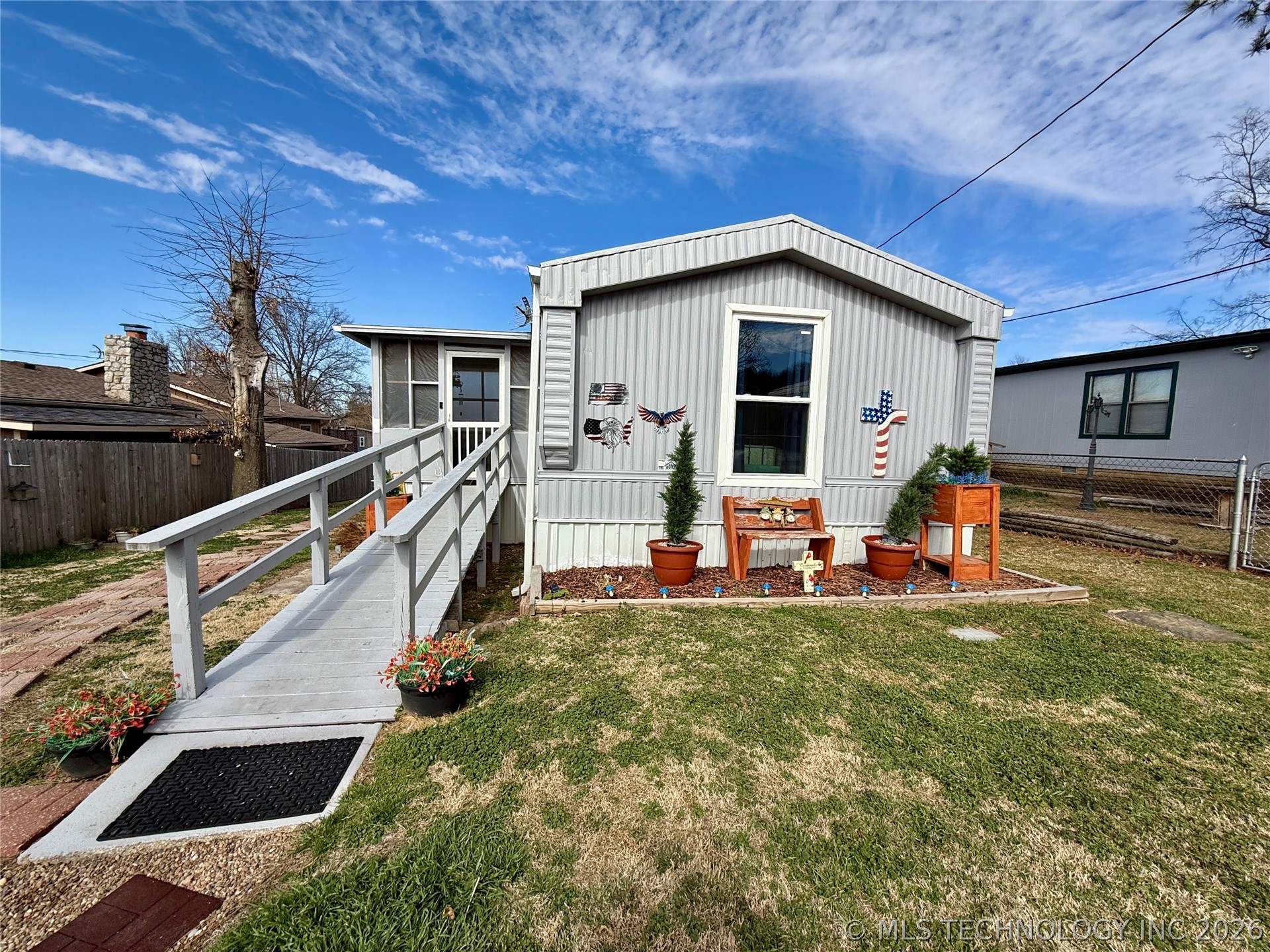 18 W Elm Drive Property Photo 1
