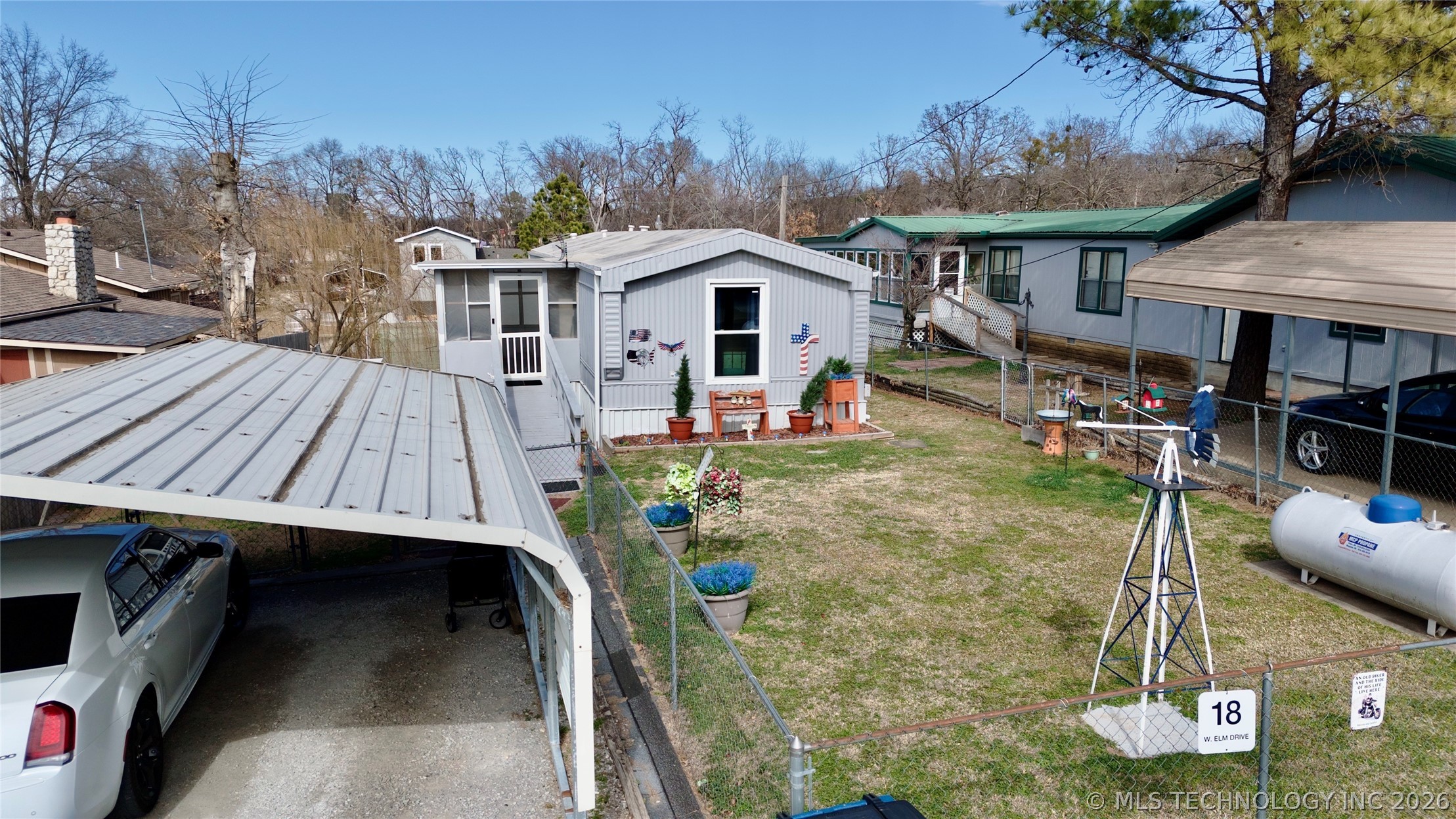 18 W Elm Drive Property Photo 2