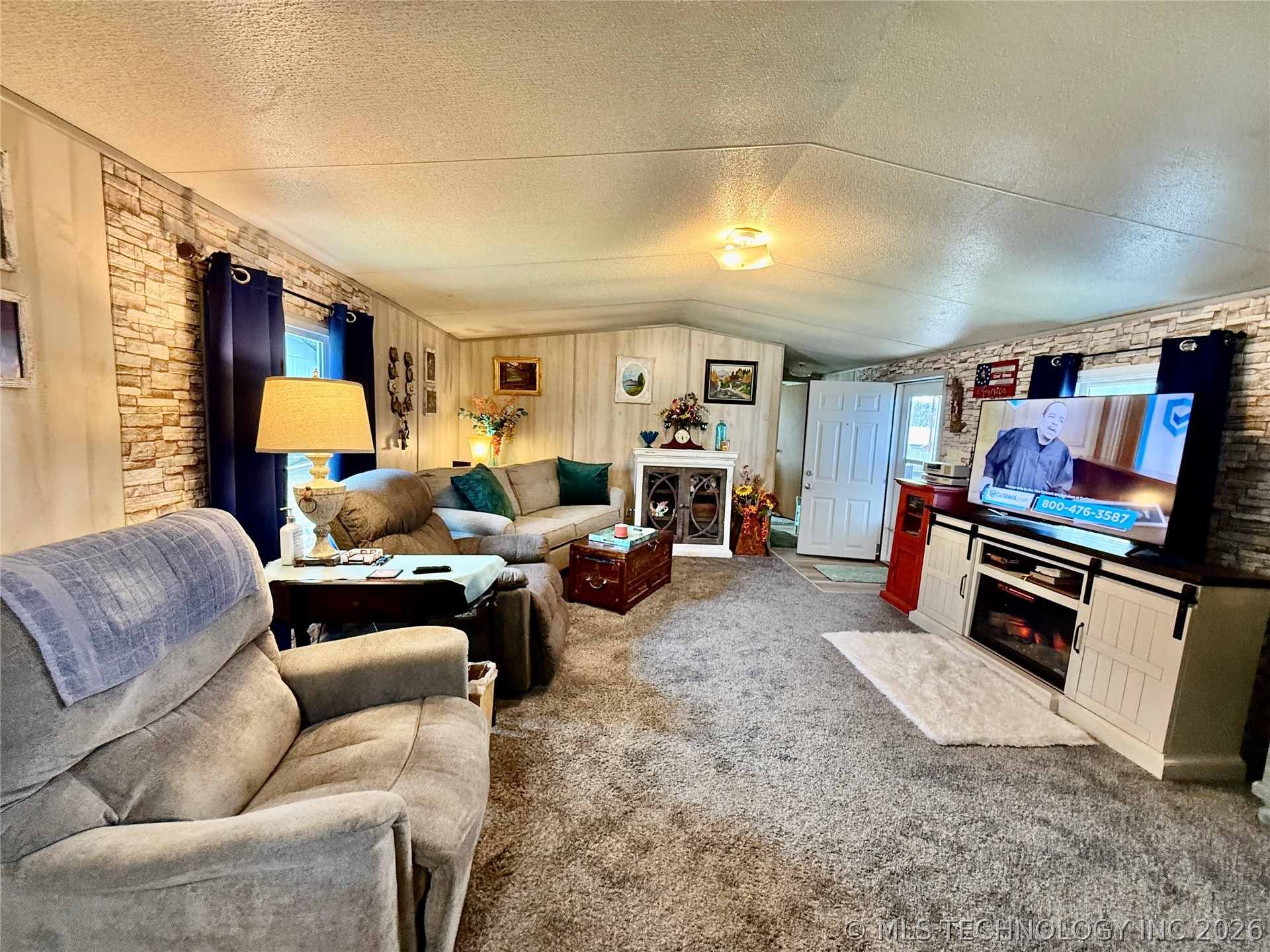18 W Elm Drive Property Photo 8