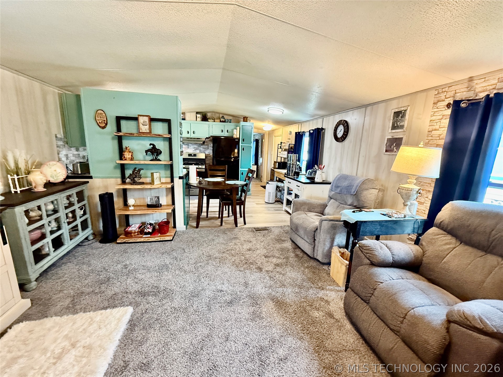 18 W Elm Drive Property Photo 13
