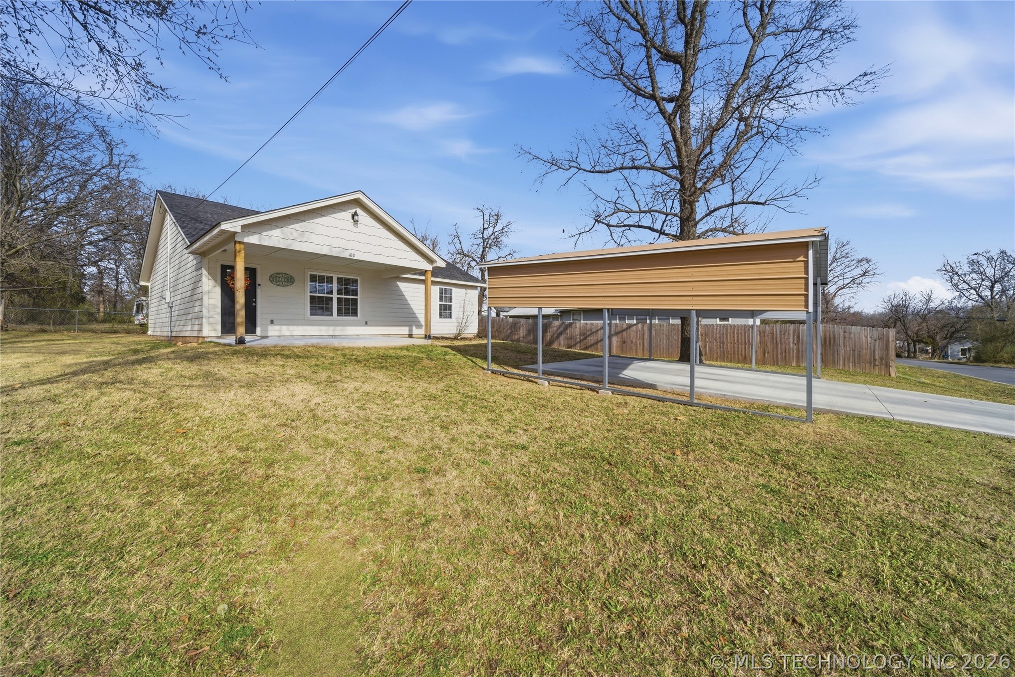 410 W Fox Street Property Photo 1
