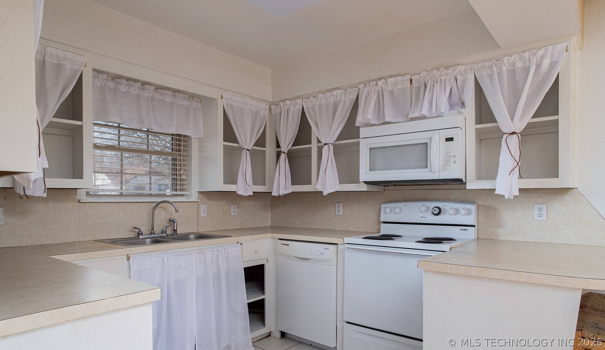 312 Meadowlark Lane Property Photo 4