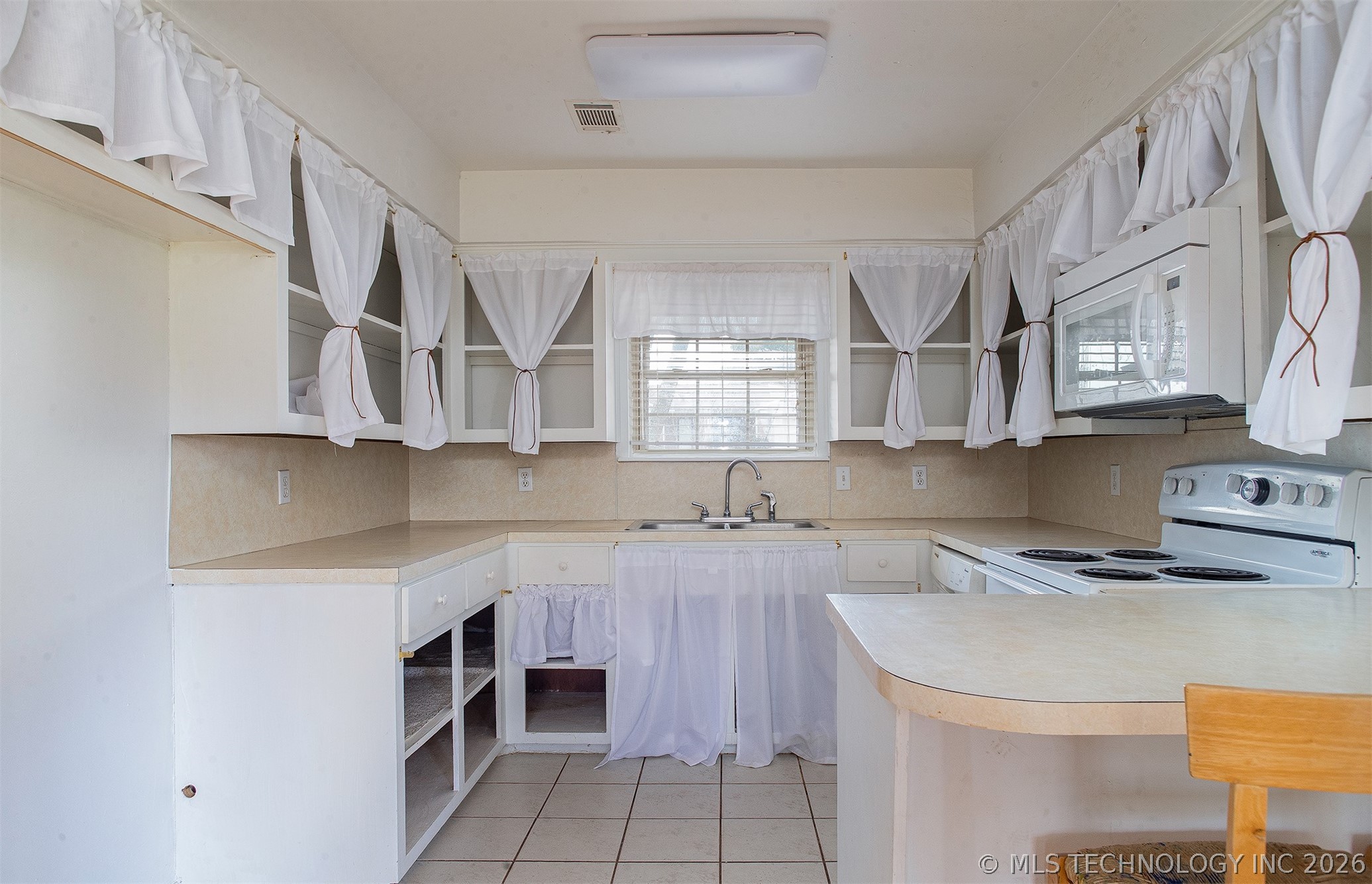 312 Meadowlark Lane Property Photo 5