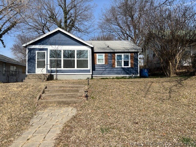 1907 W Cameron Street Property Photo 1