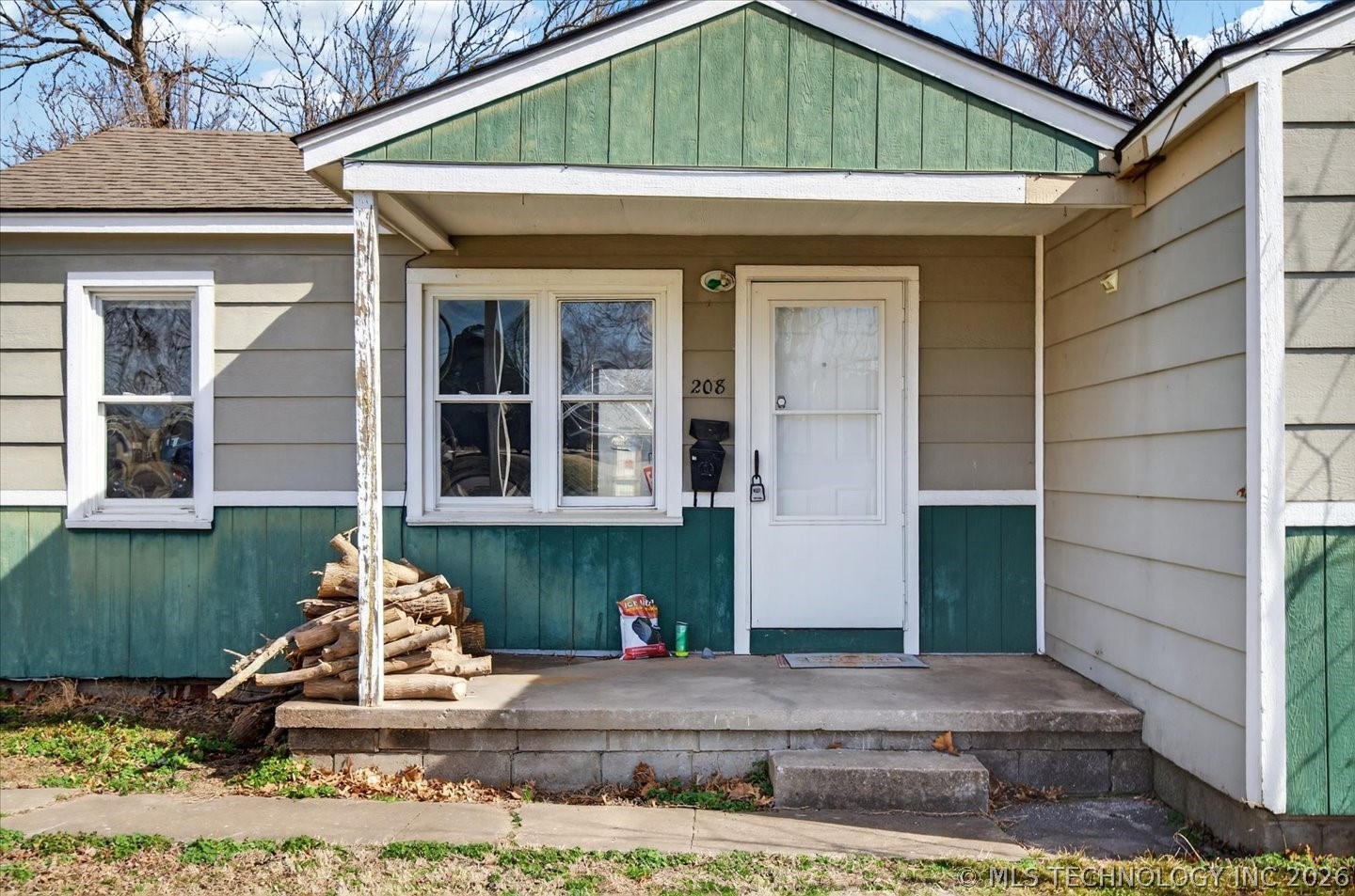 208 S Cherokee Avenue Property Photo 1