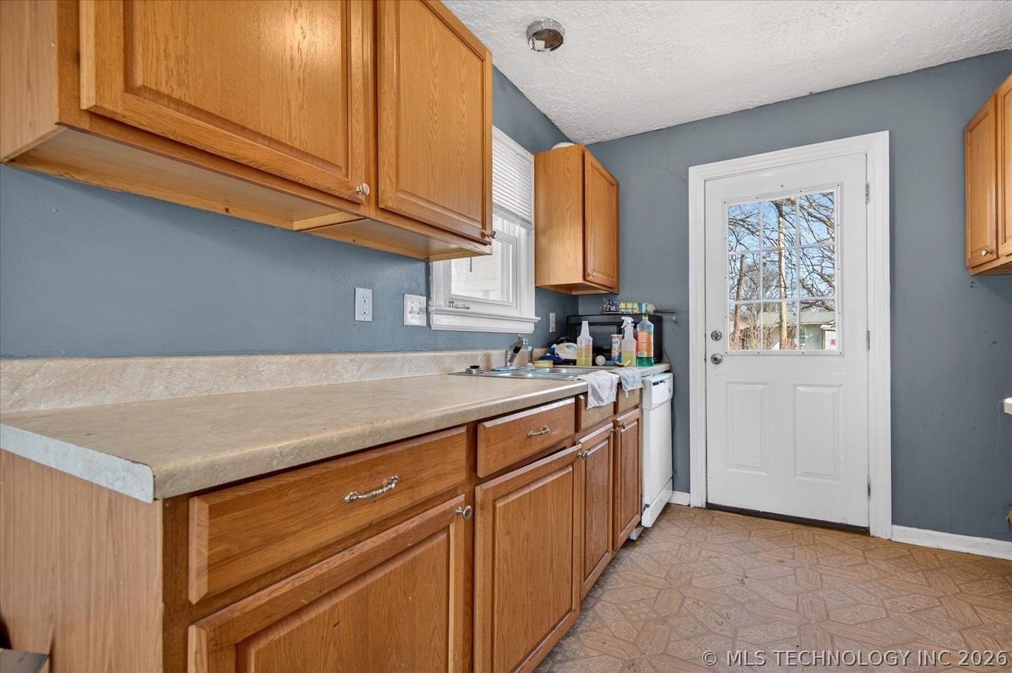 208 S Cherokee Avenue Property Photo 8
