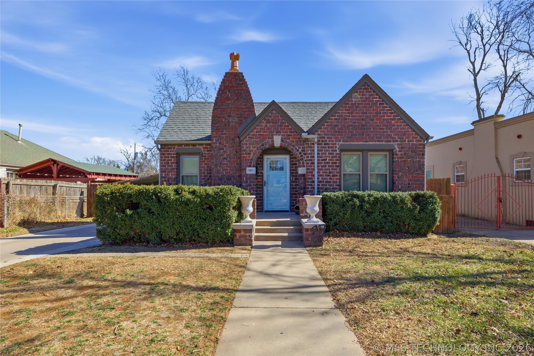 217 S Jamestown Avenue Property Photo 1