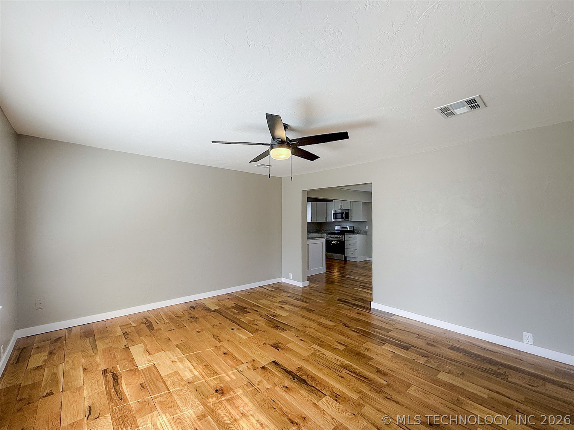 418 W 6th Street Property Photo 6