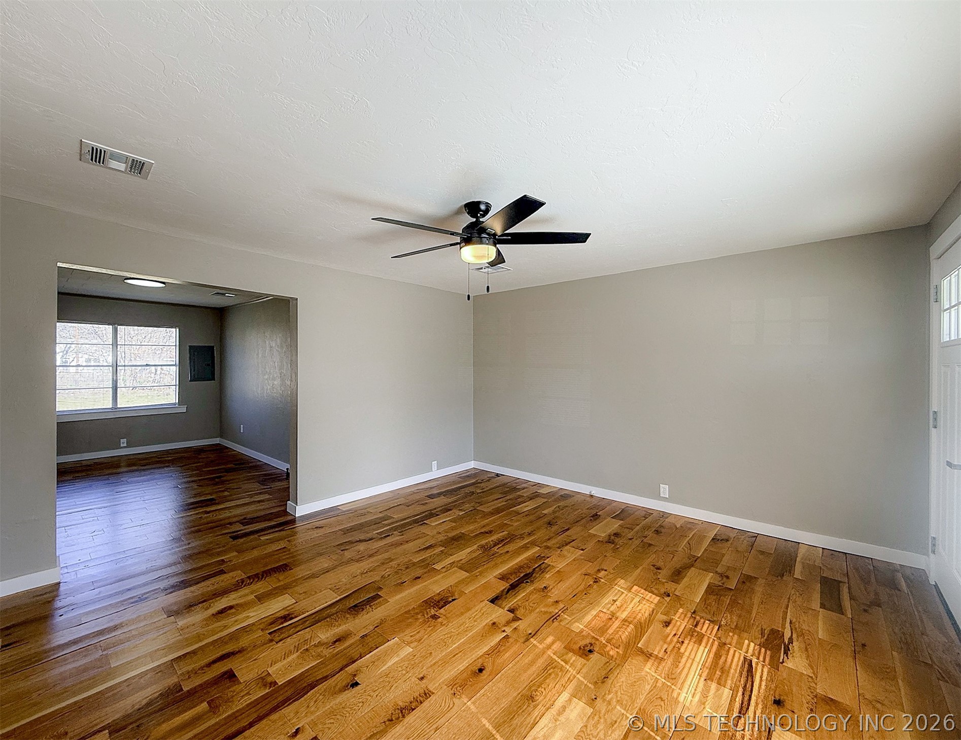 418 W 6th Street Property Photo 7