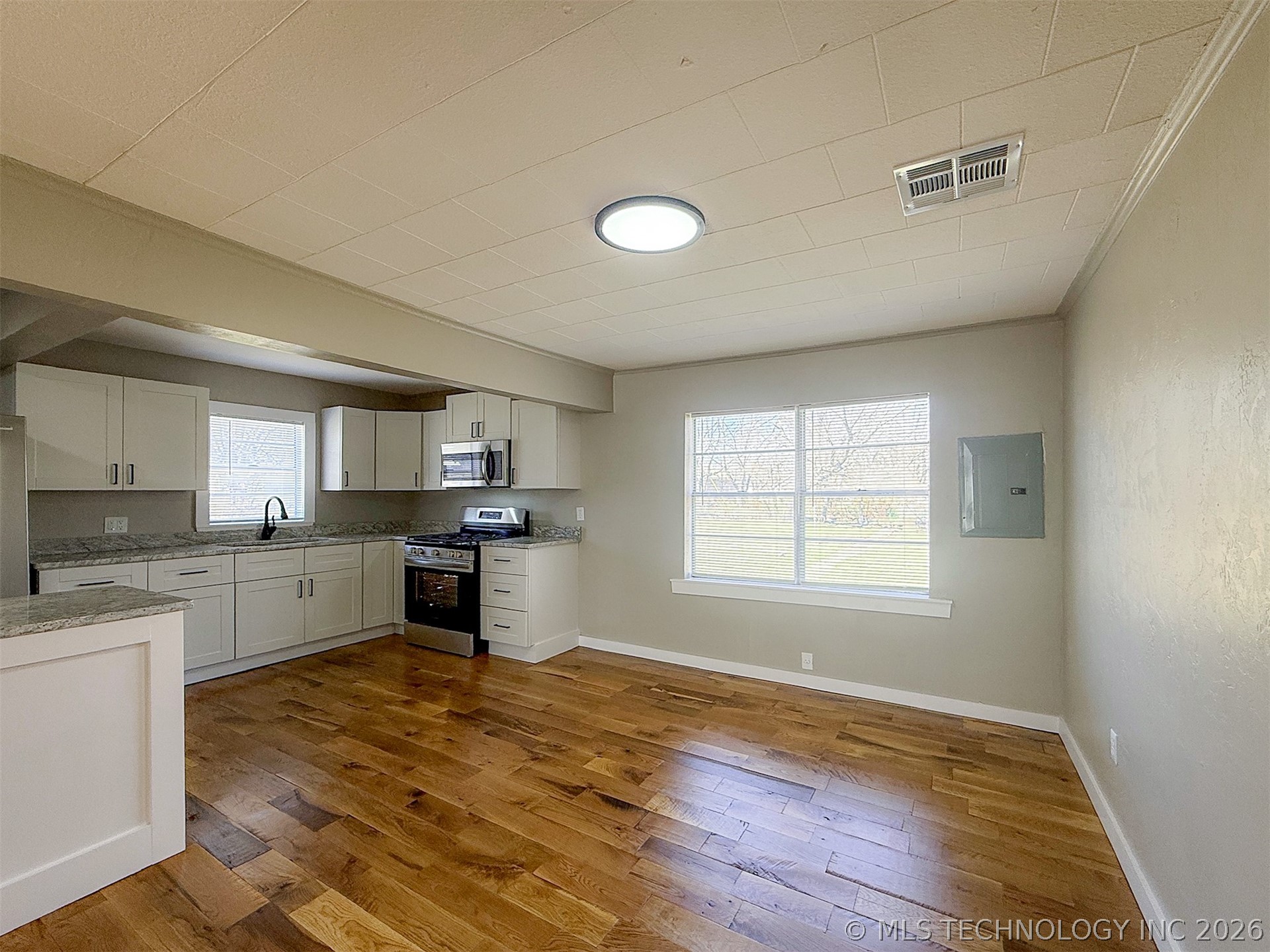 418 W 6th Street Property Photo 9