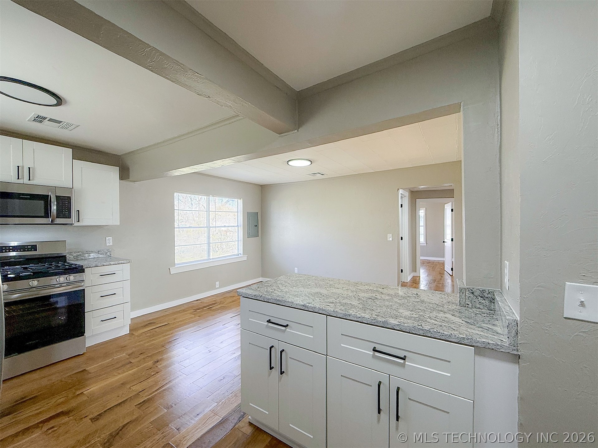 418 W 6th Street Property Photo 15