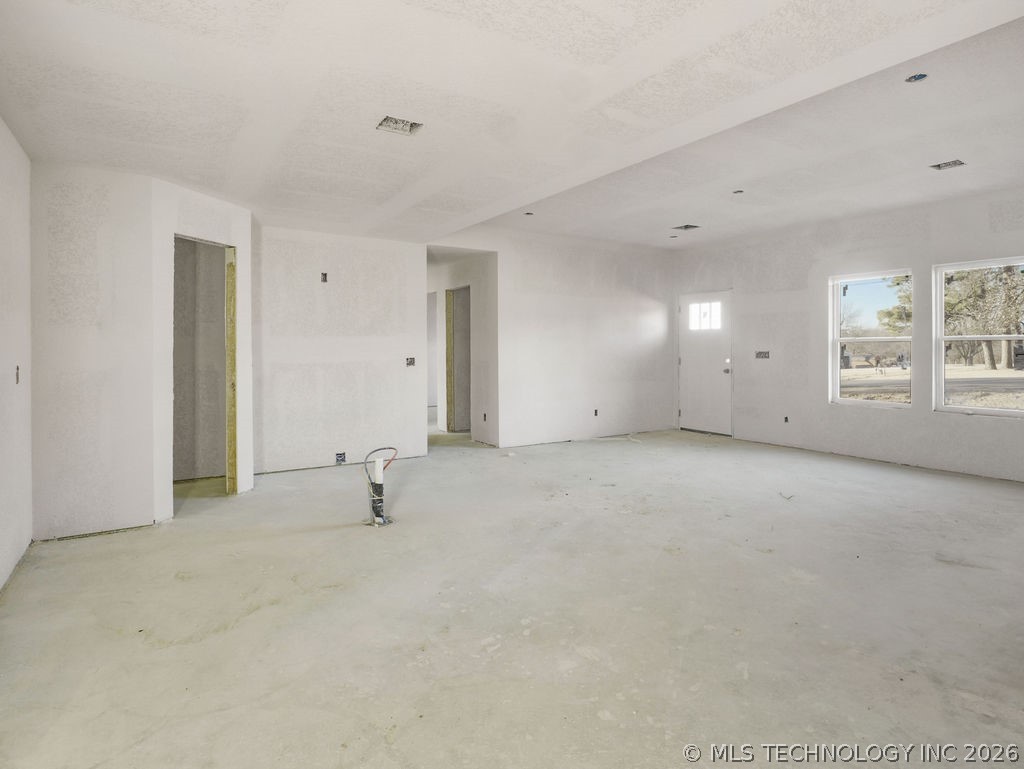 668 W 6th Street Property Photo 8