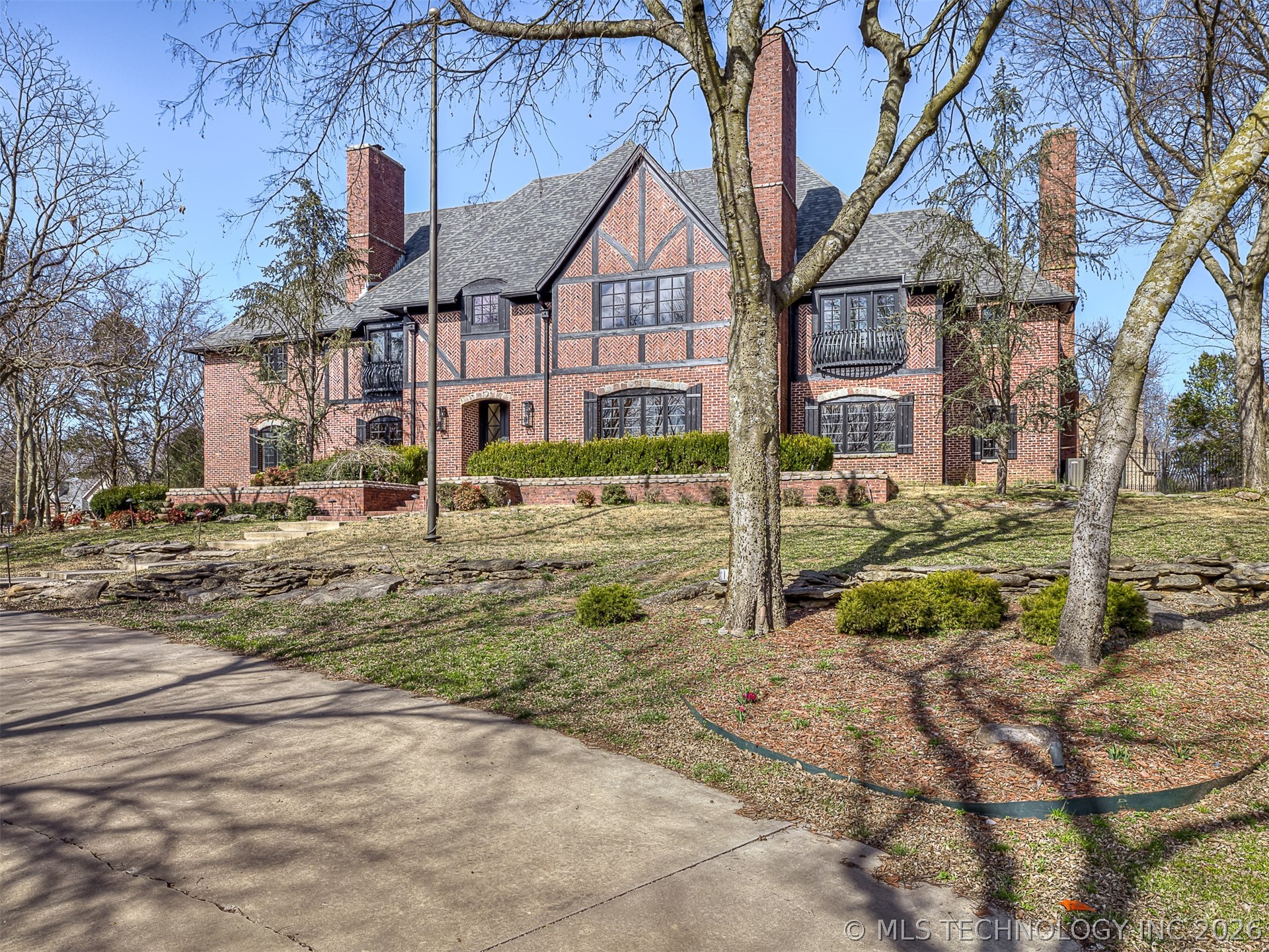 19019 Woodmere Street Property Photo 3