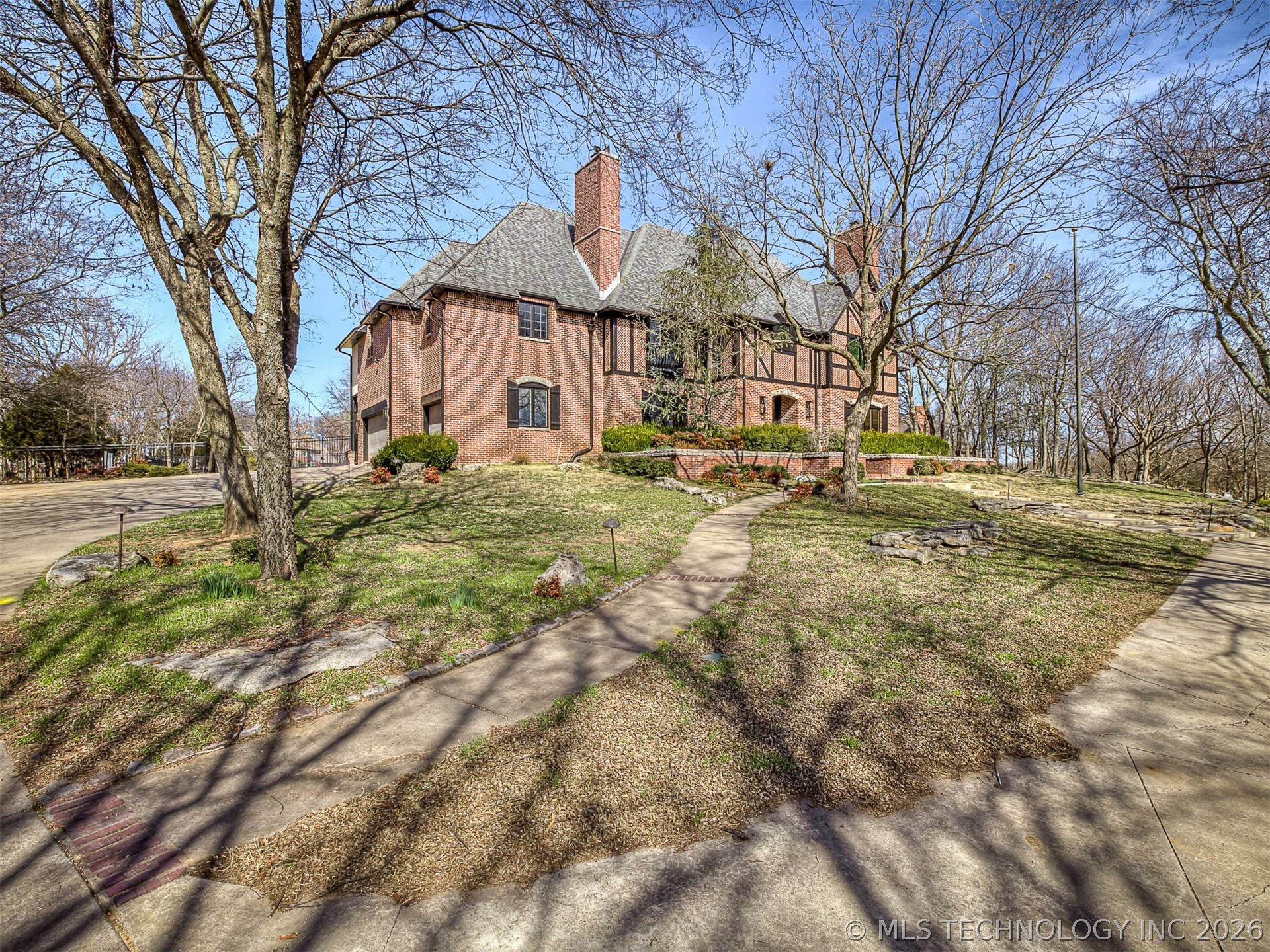 19019 Woodmere Street Property Photo 4
