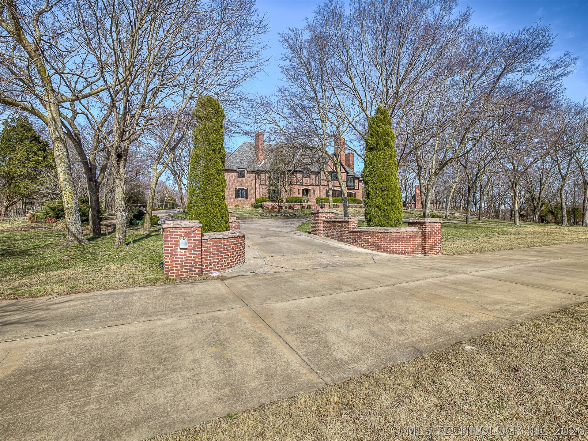 19019 Woodmere Street Property Photo 5