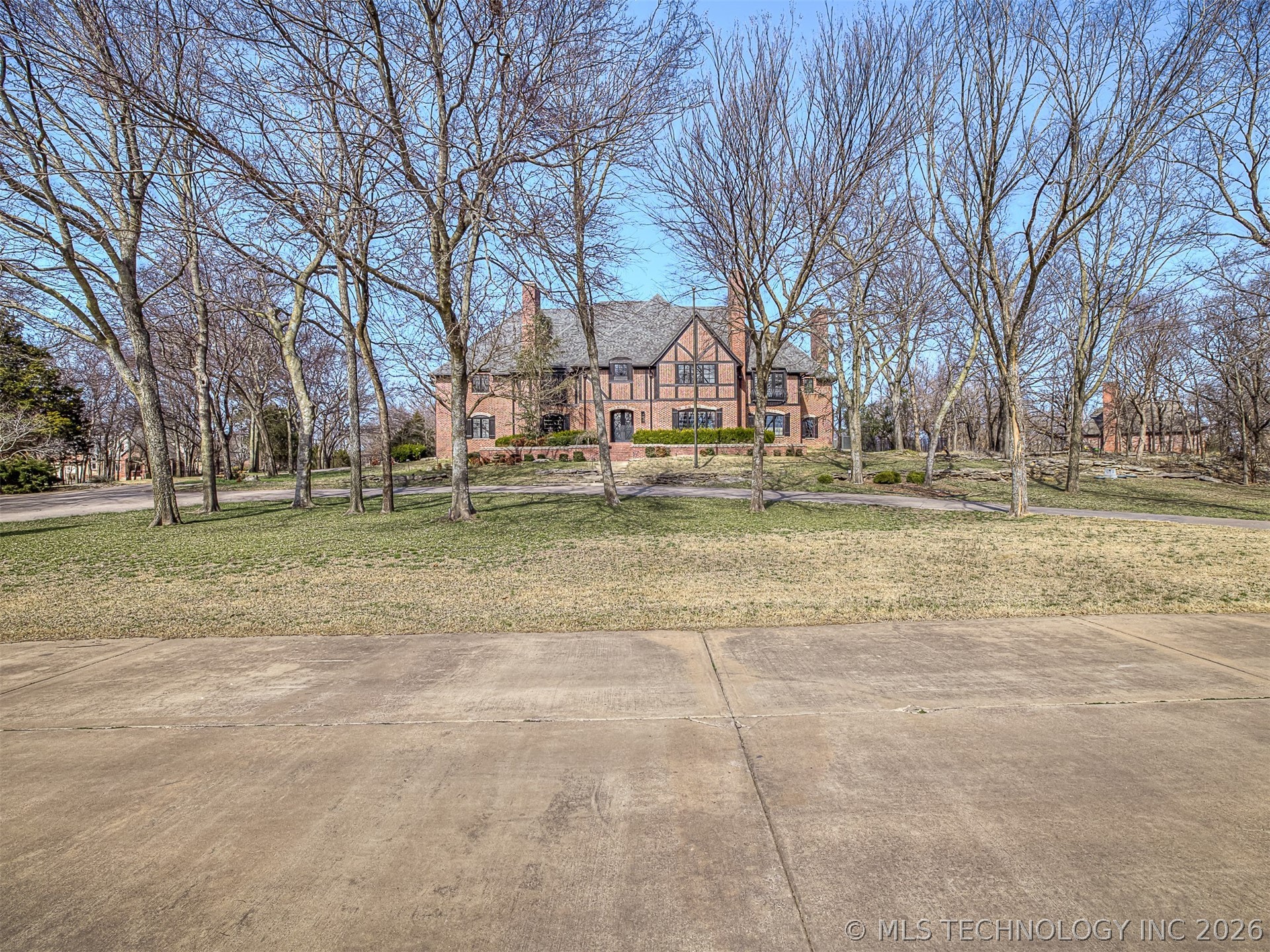 19019 Woodmere Street Property Photo 6