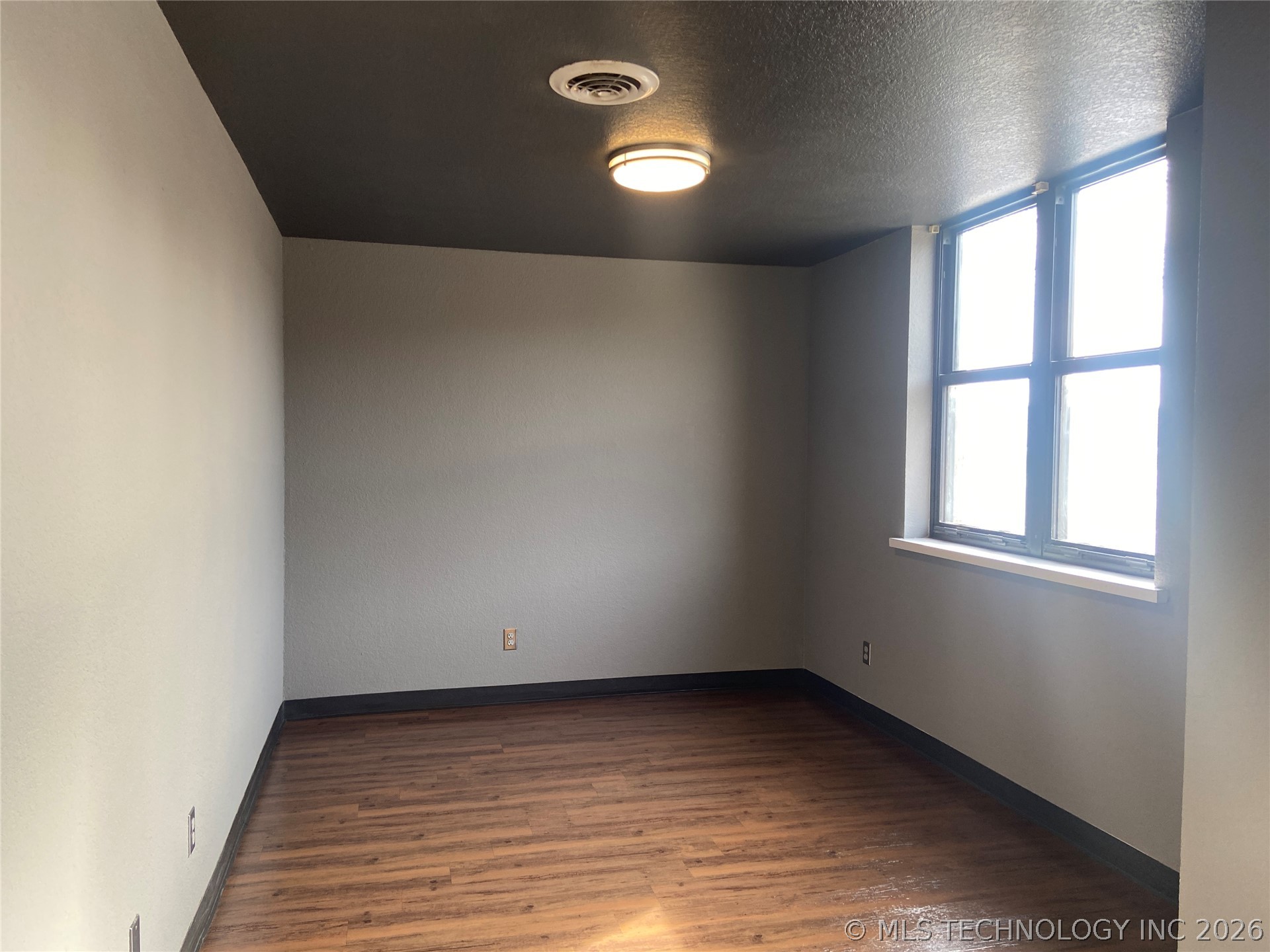 817 Elks Boulevard Property Photo 4