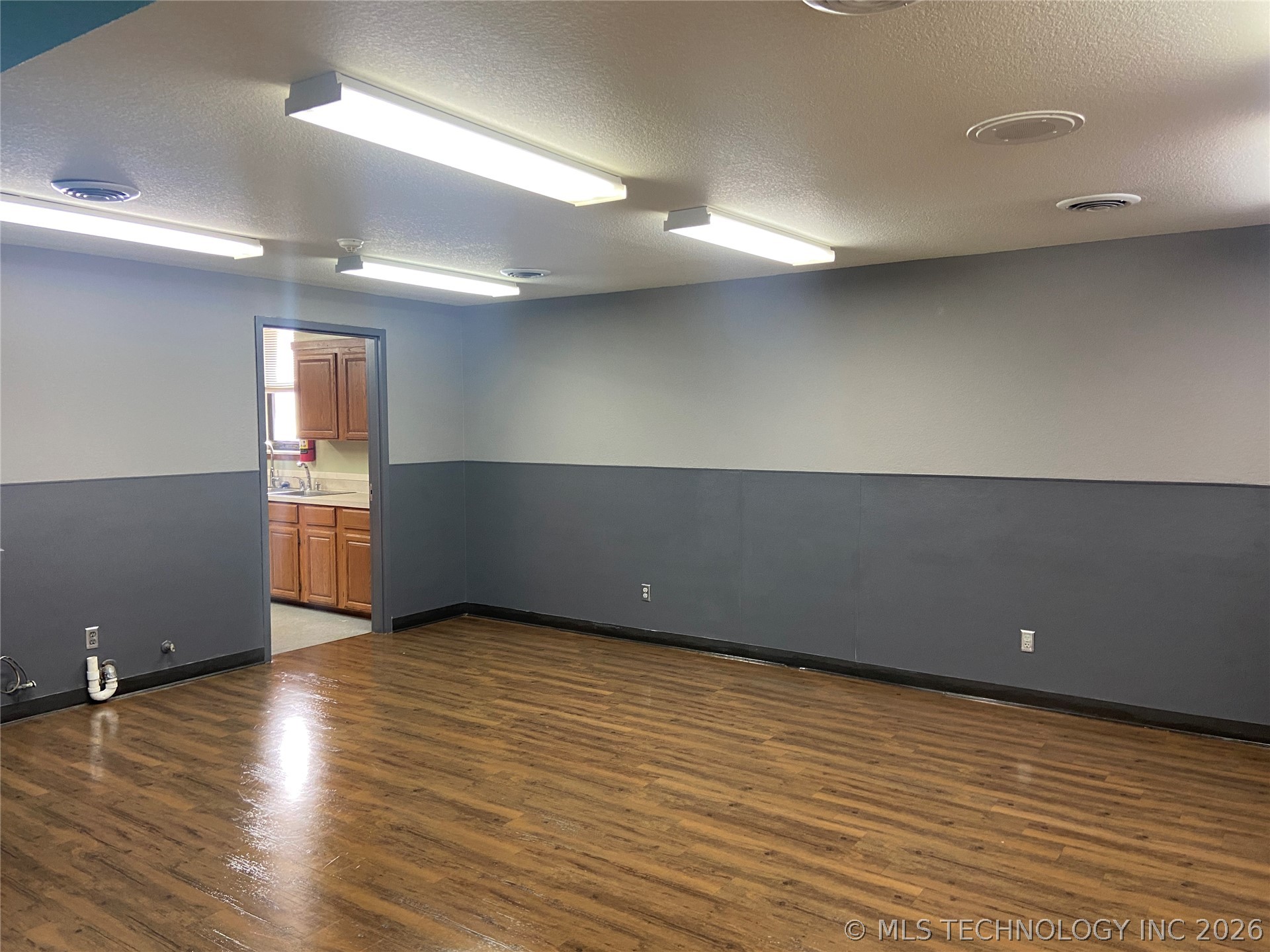 817 Elks Boulevard Property Photo 10