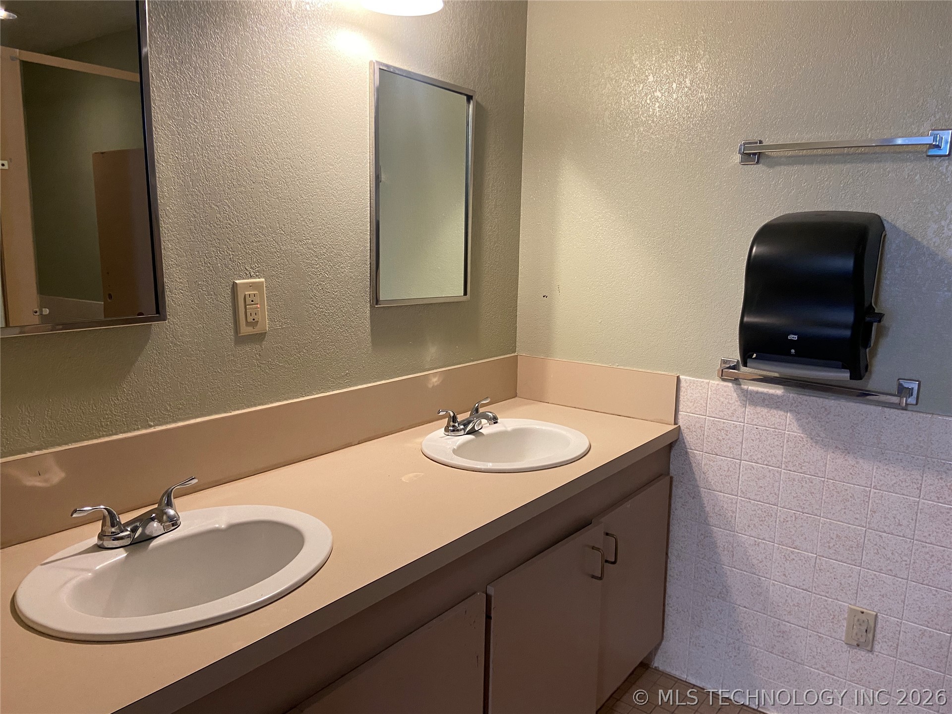 817 Elks Boulevard Property Photo 32
