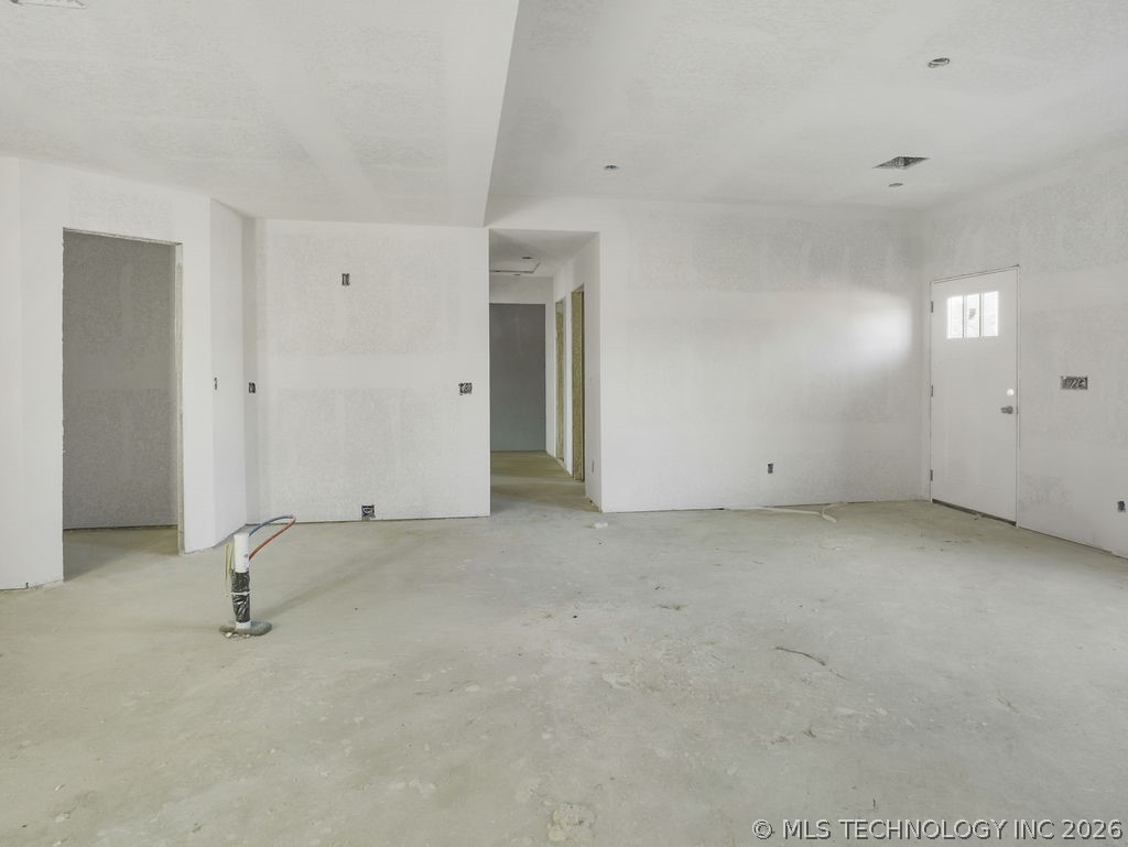 686 W 6th Street Property Photo 7