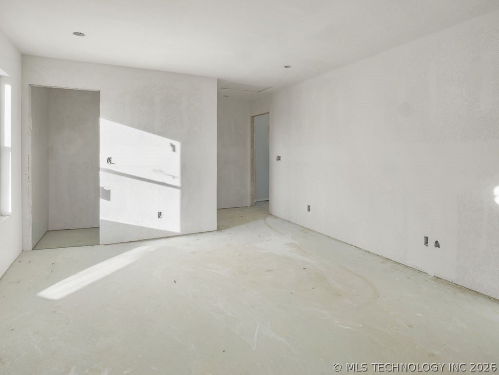 702 W 6th Street Property Photo 5