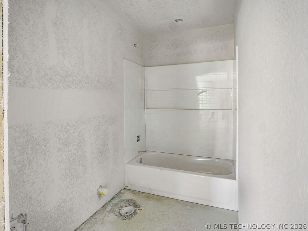 702 W 6th Street Property Photo 7