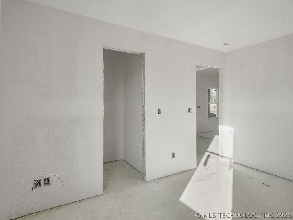 702 W 6th Street Property Photo 8