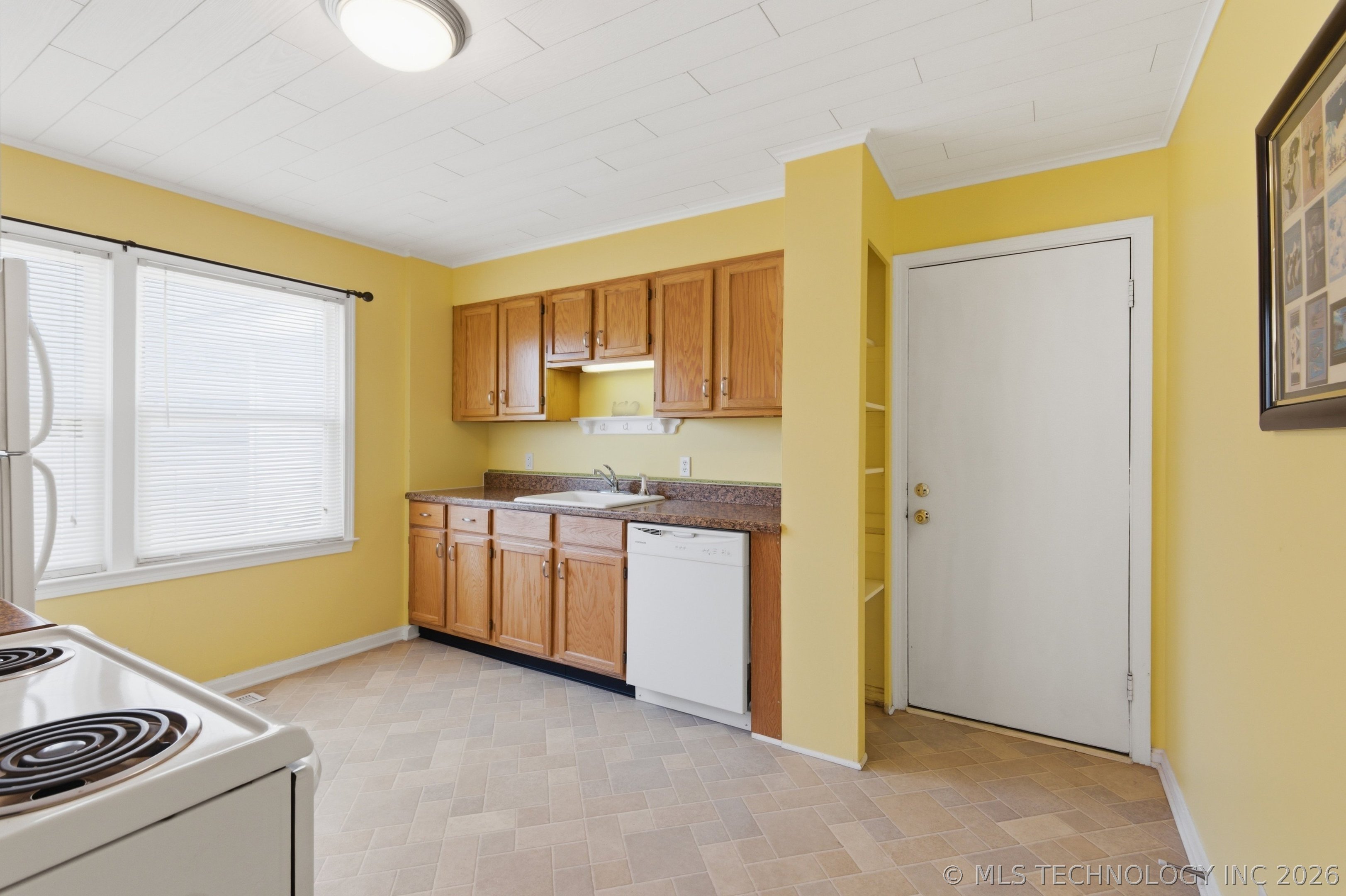 1551 N Indianapolis Avenue Property Photo 9