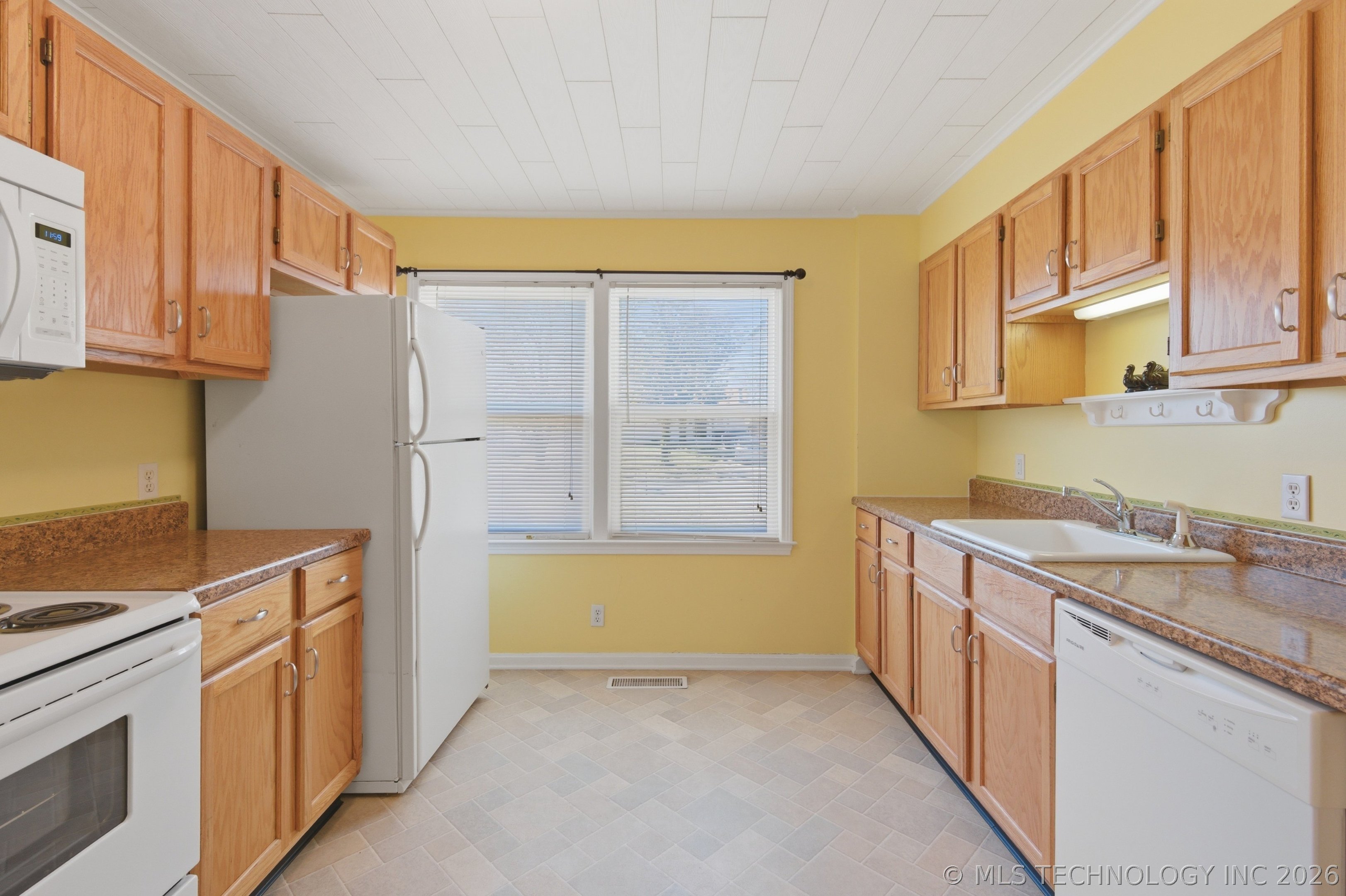 1551 N Indianapolis Avenue Property Photo 10