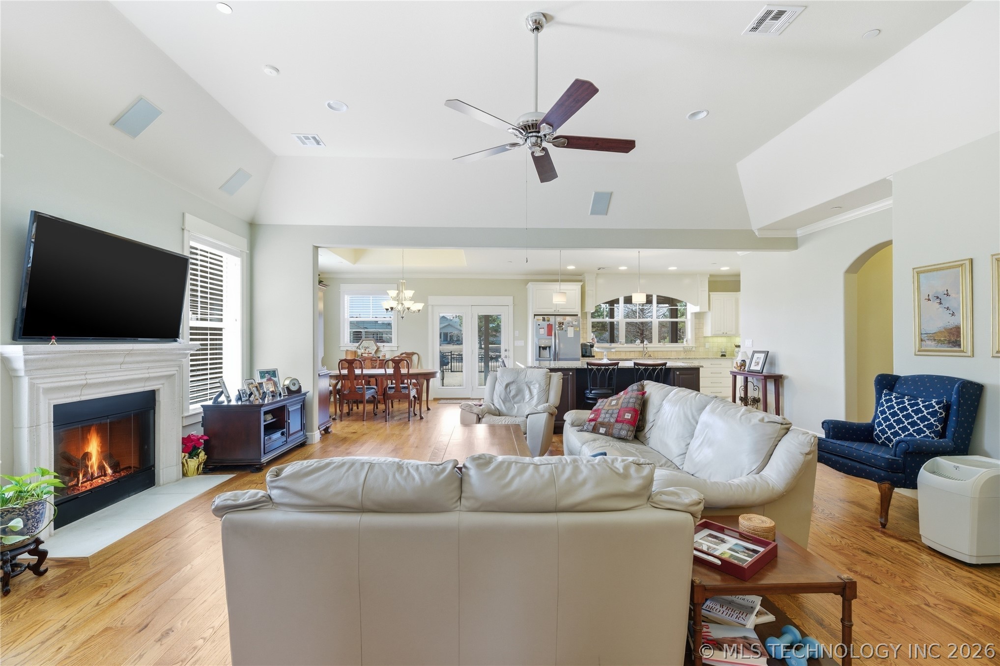 8410 S Nogales Avenue W Property Photo 4