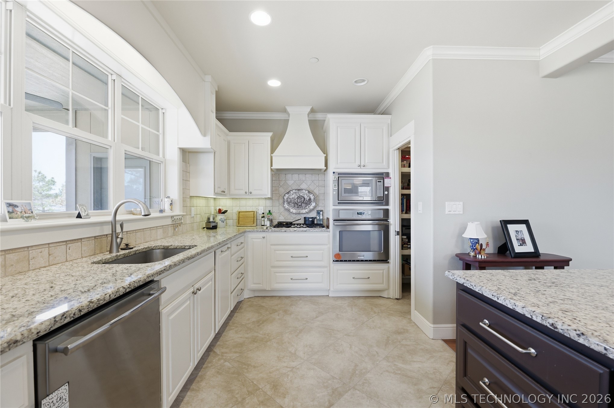 8410 S Nogales Avenue W Property Photo 9