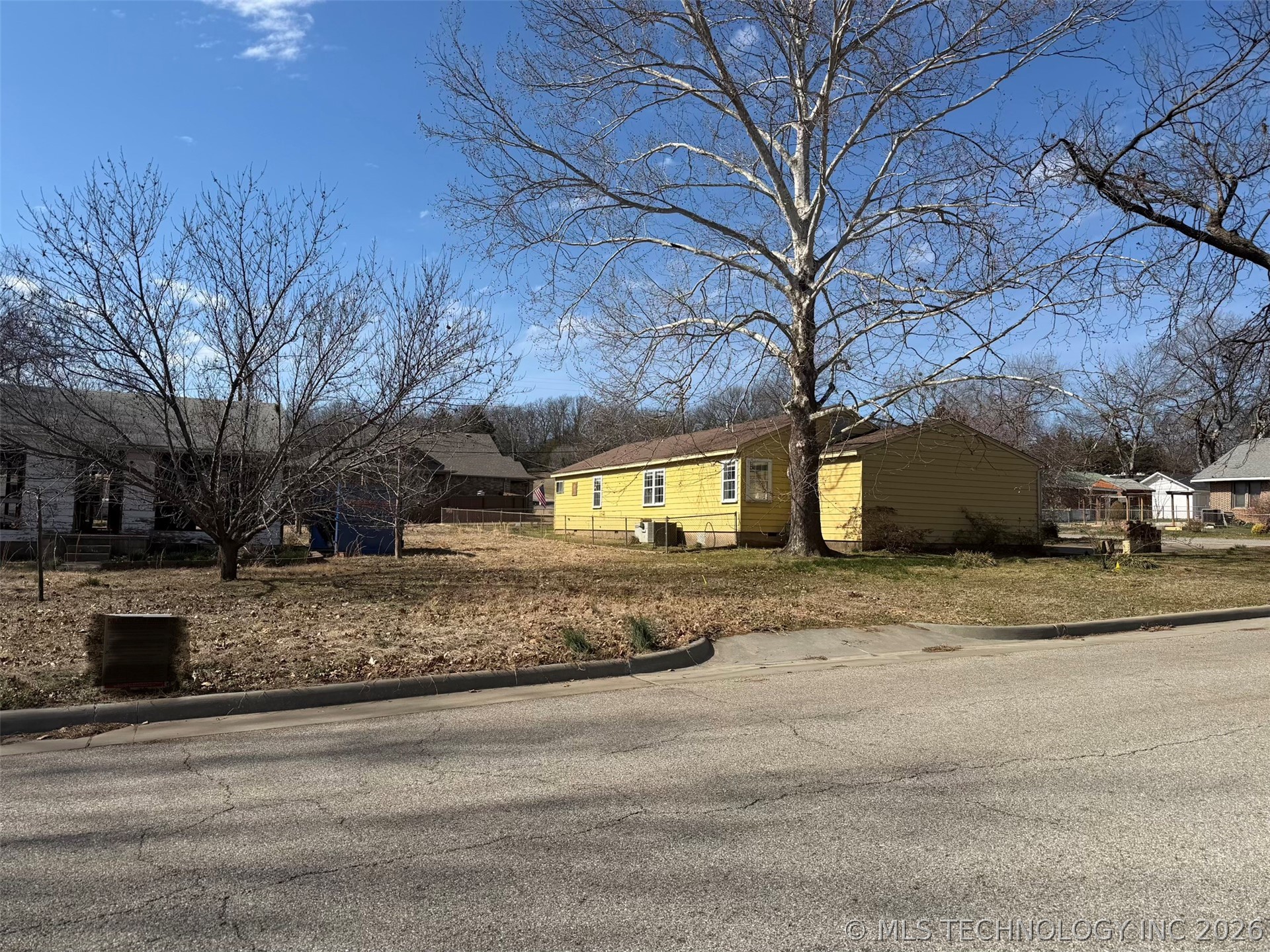 702 S Bixby Street Property Photo 4