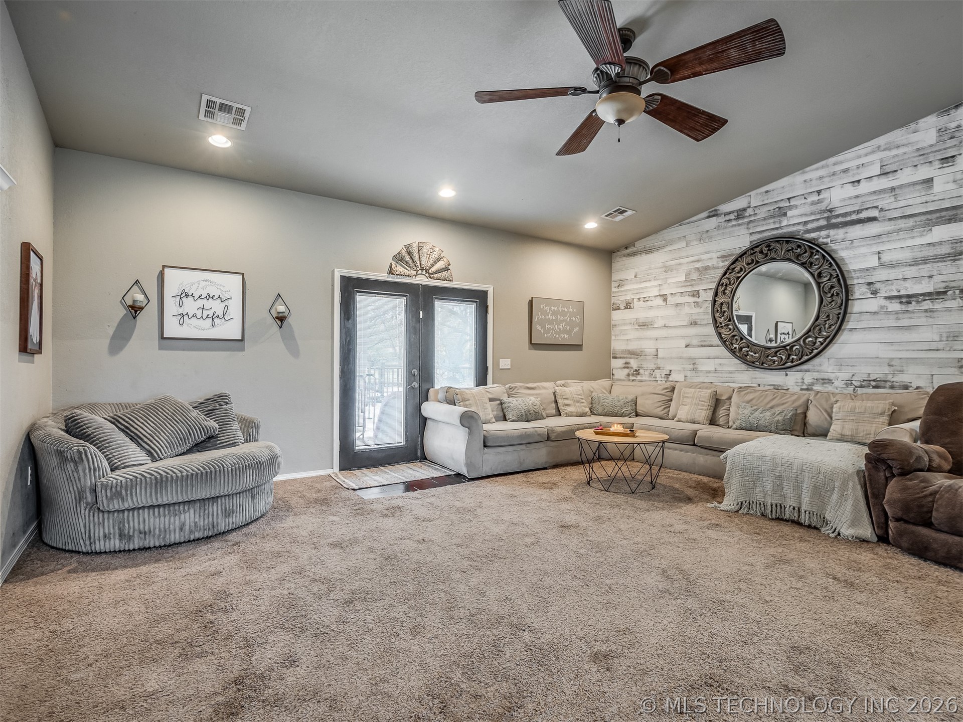 808 N E Street Property Photo 16