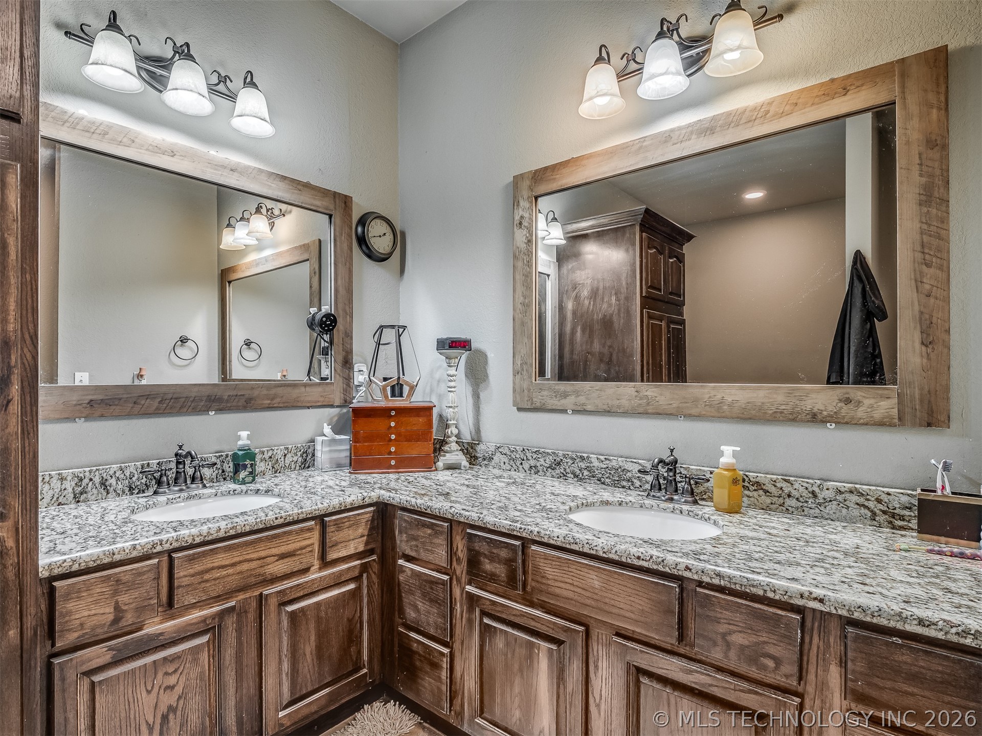 808 N E Street Property Photo 42