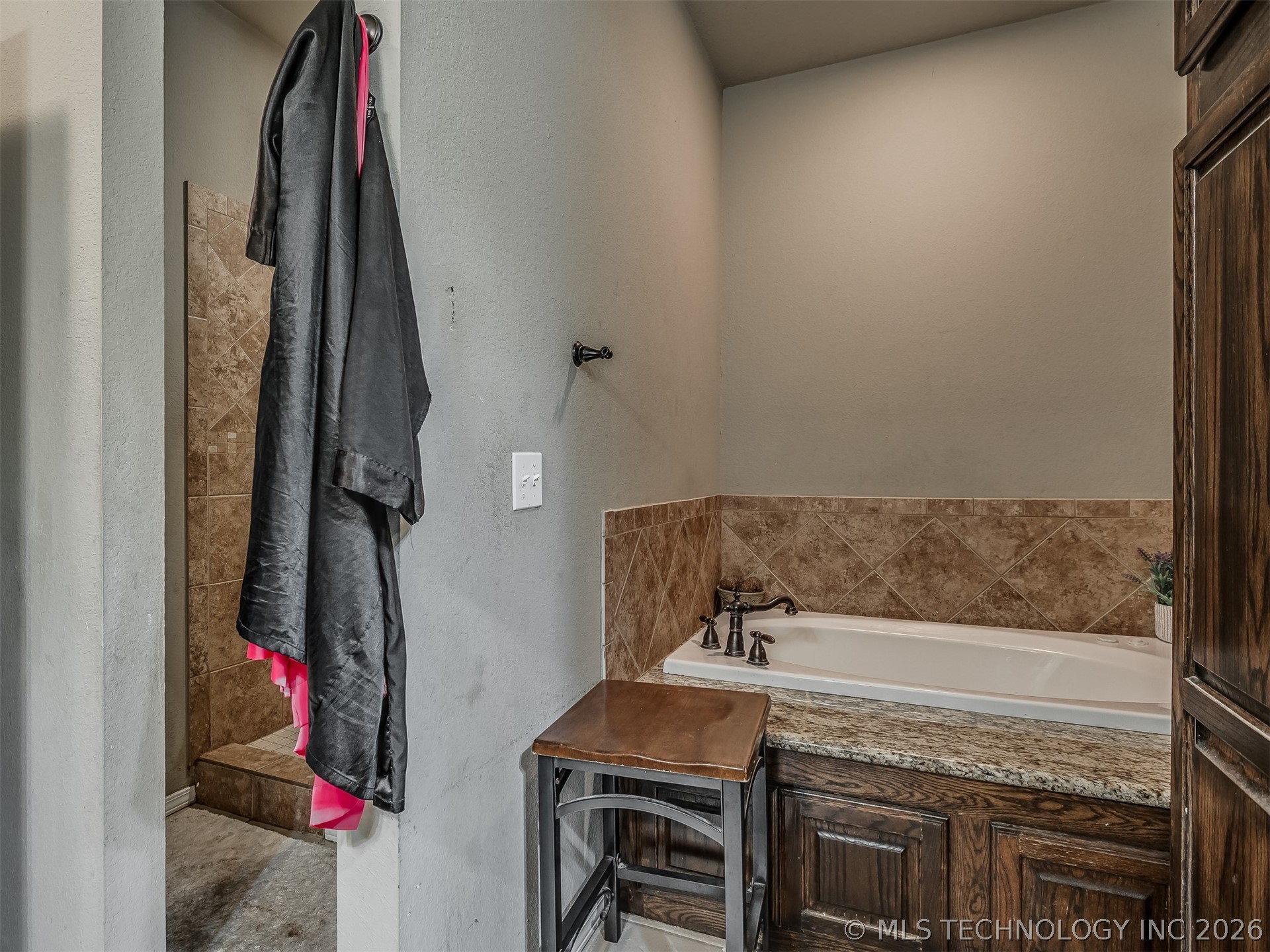808 N E Street Property Photo 44