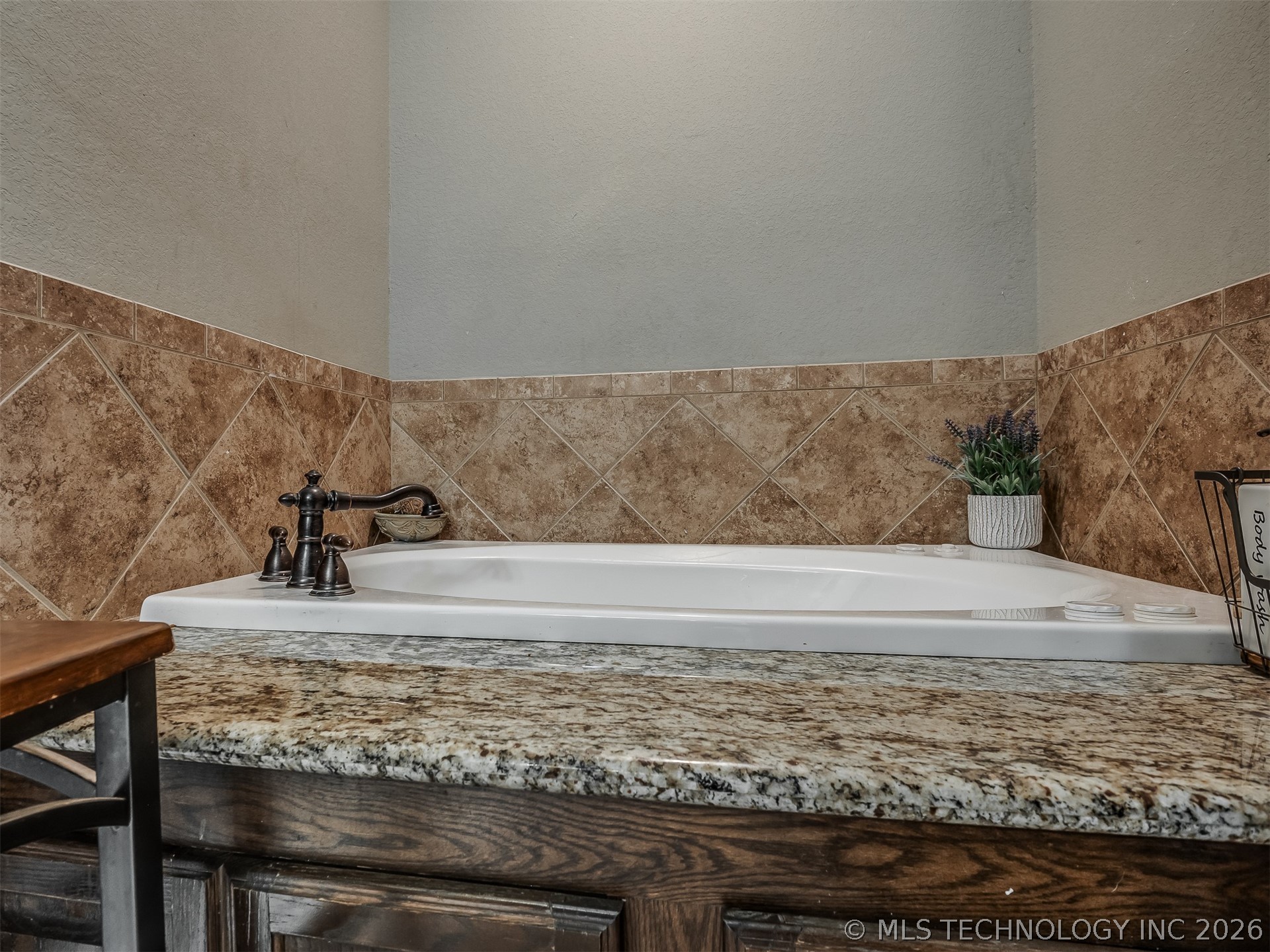 808 N E Street Property Photo 48