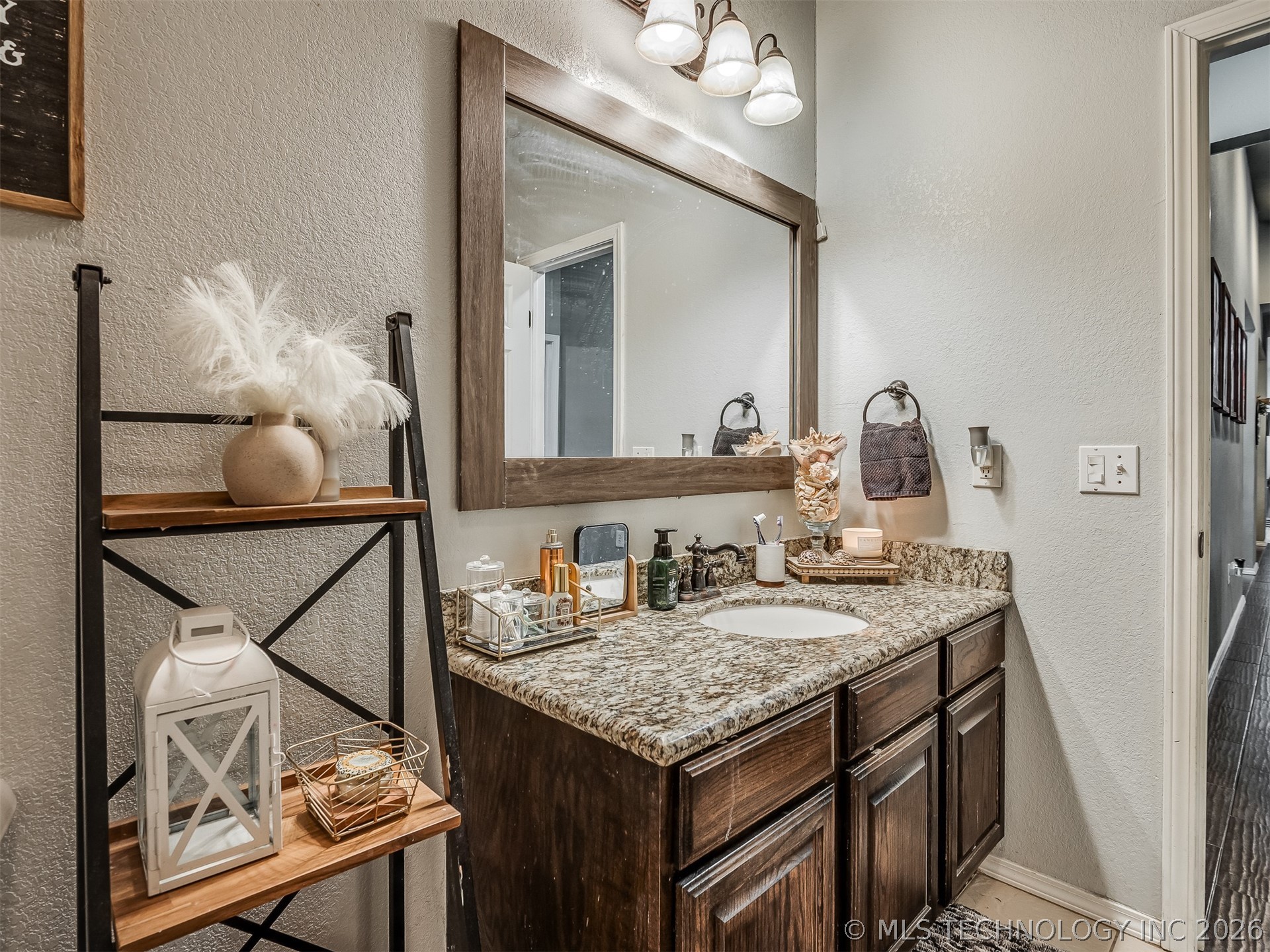 808 N E Street Property Photo 54