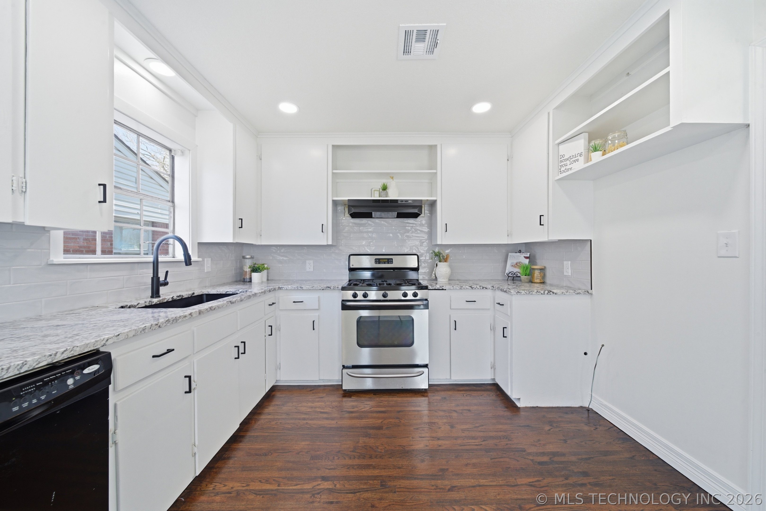 1538 E 53rd Street Property Photo 17